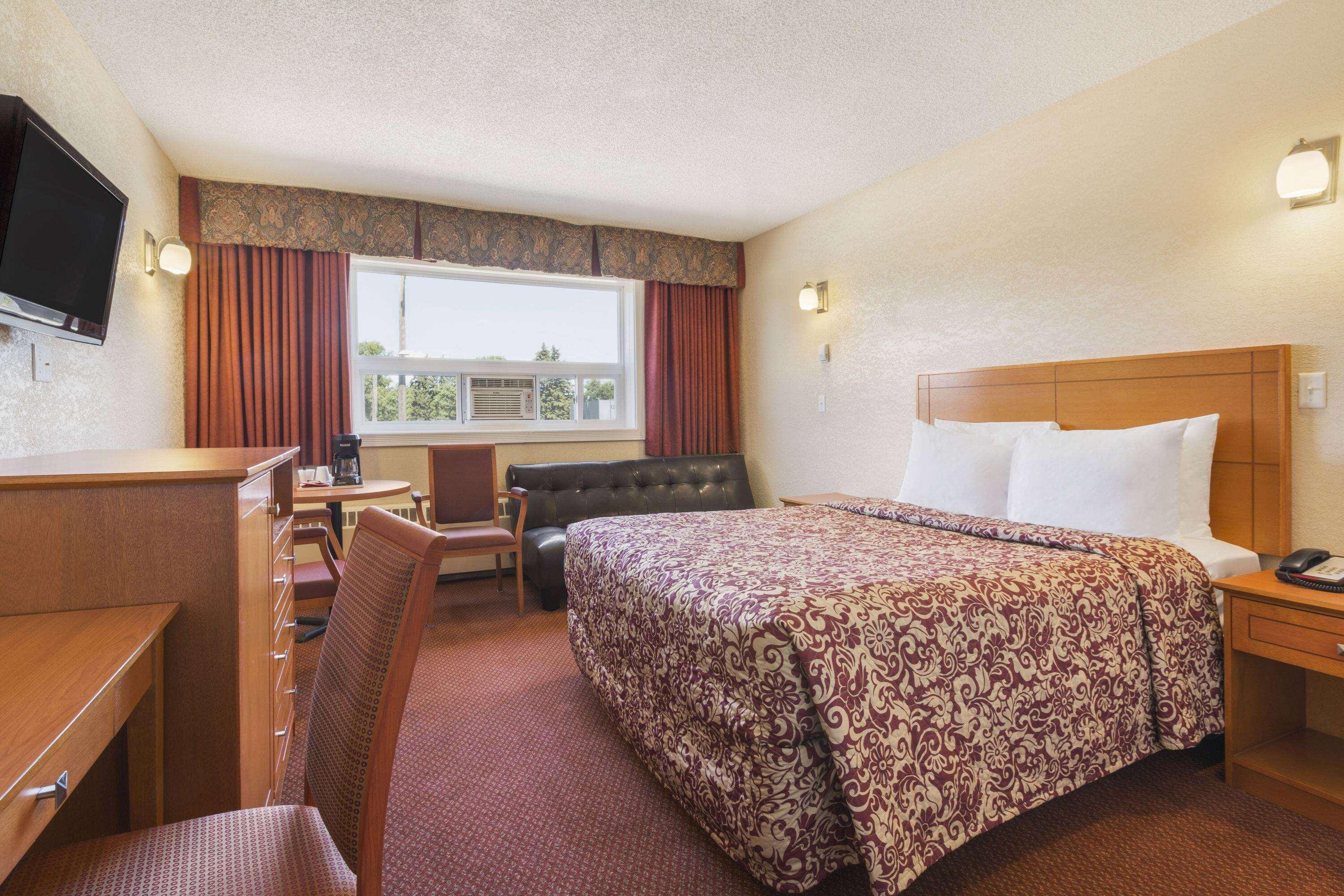 هتل Travelodge by Wyndham Edmonton East Edmonton