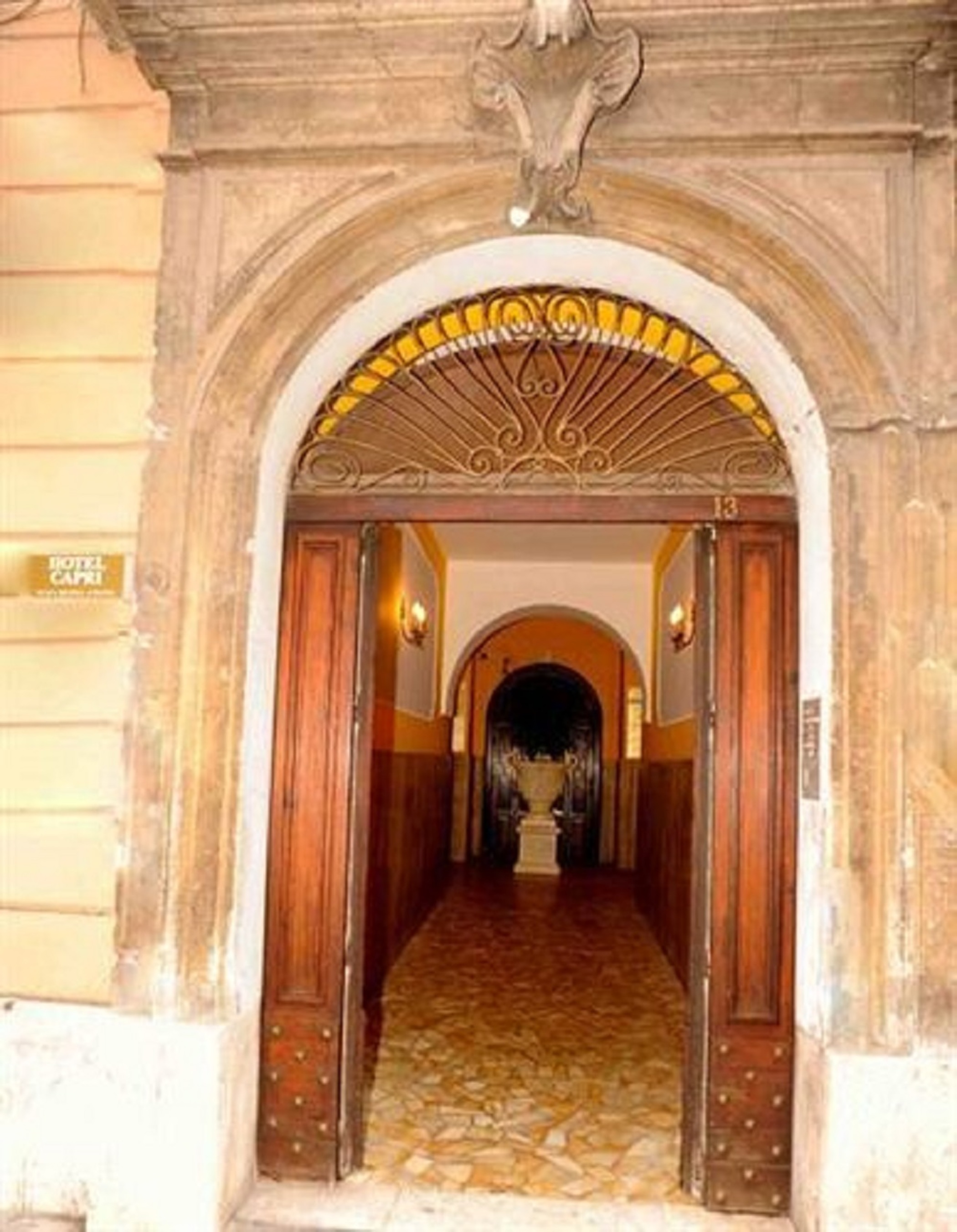 هتل Hotel Capri رم