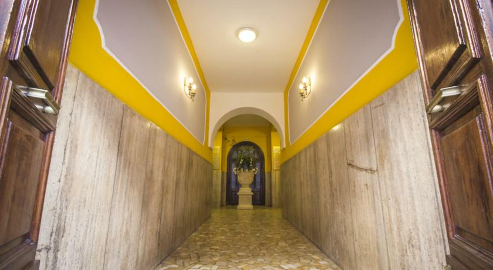 هتل Hotel Capri رم