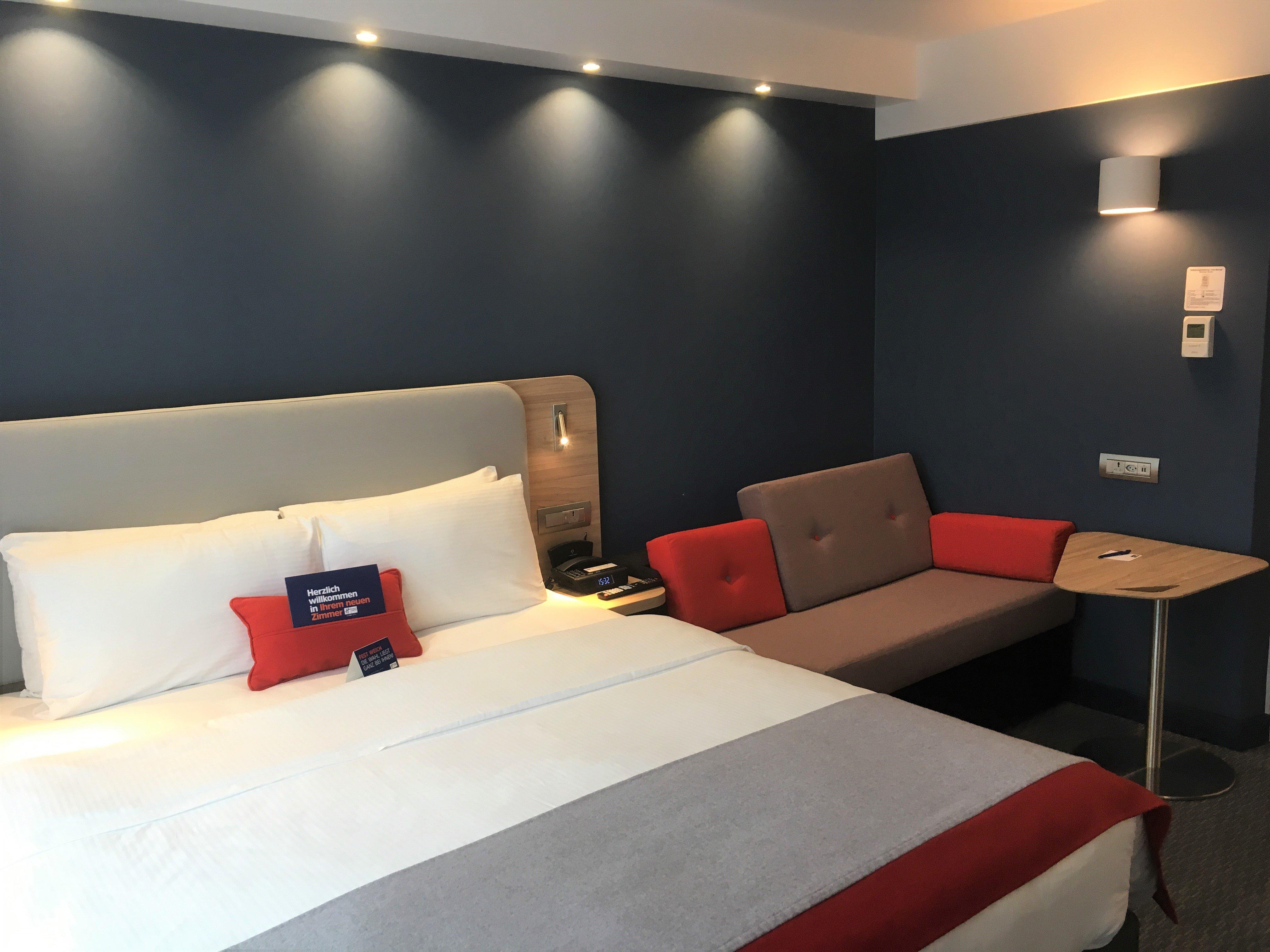 هتل Holiday Inn Express Zürich Airport زوریخ