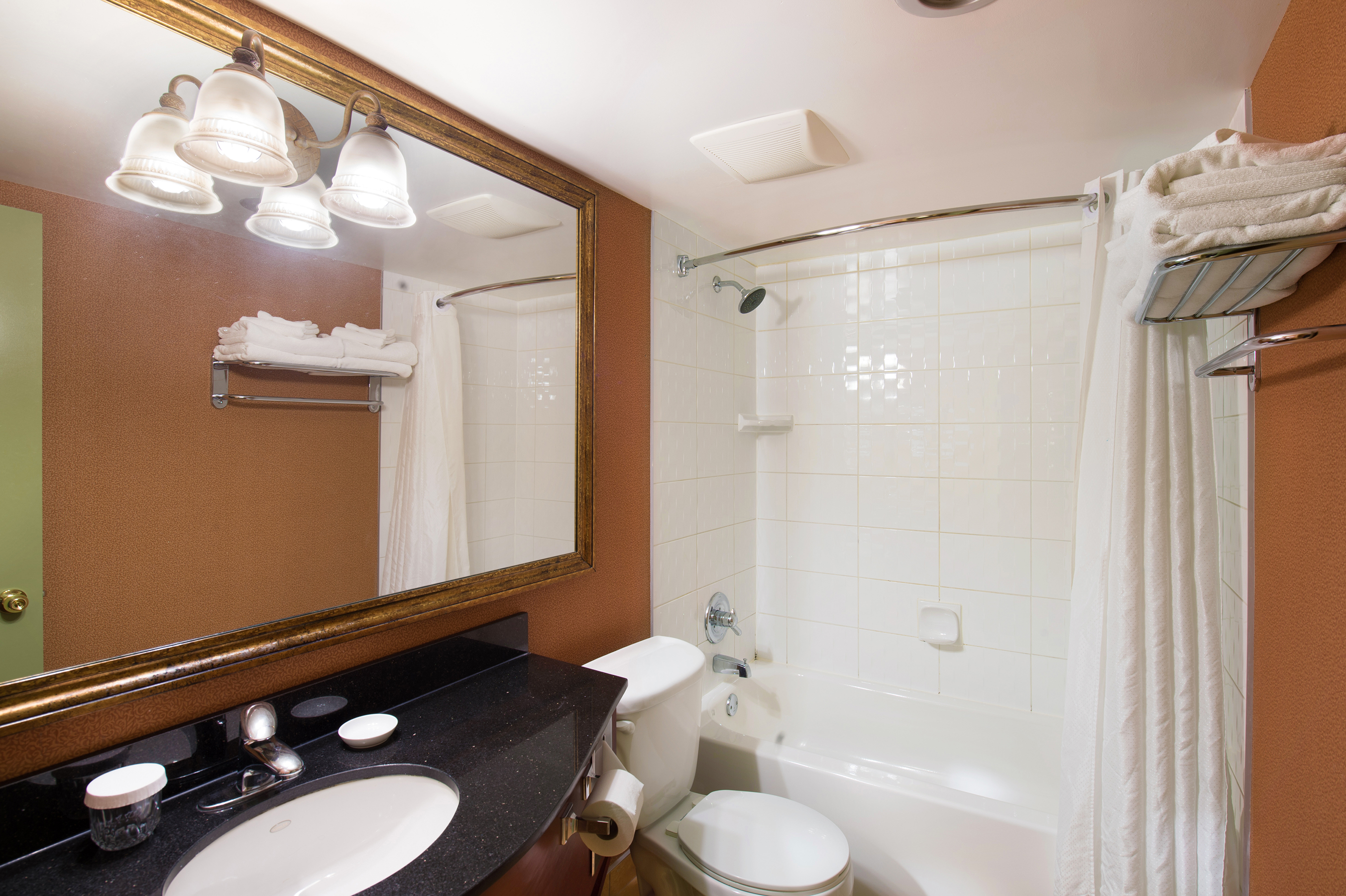 هتل Sunset Inn & Suites ونکوور