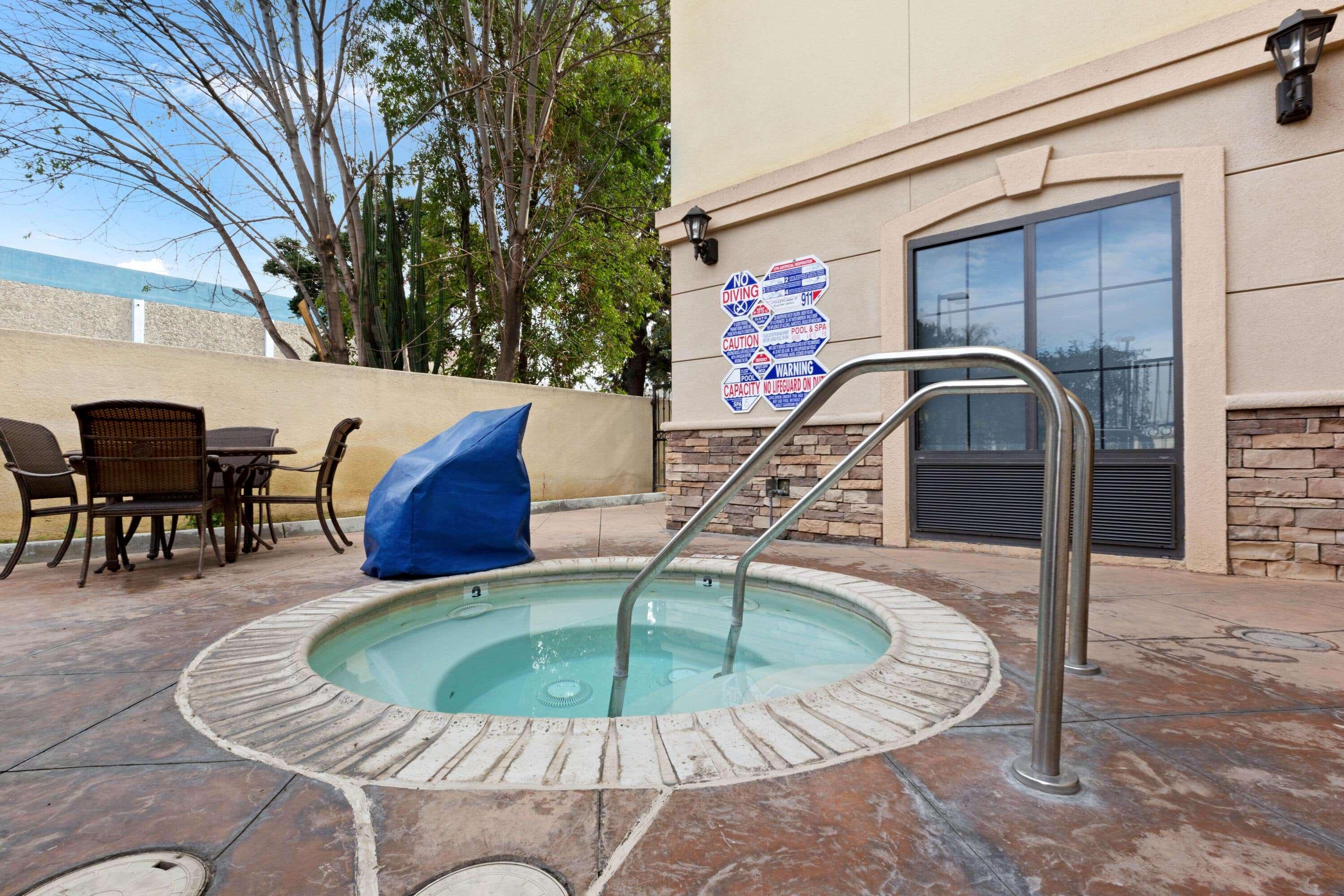 عکس های Hotel La Quinta Inn & Suites Hawaiian Gardens