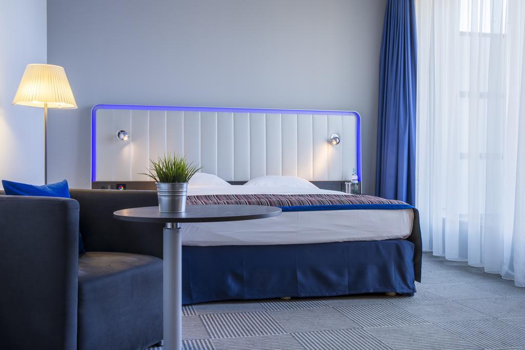 هتل Park Inn by Radisson Hotel in Stuttgart اشتوتگارت