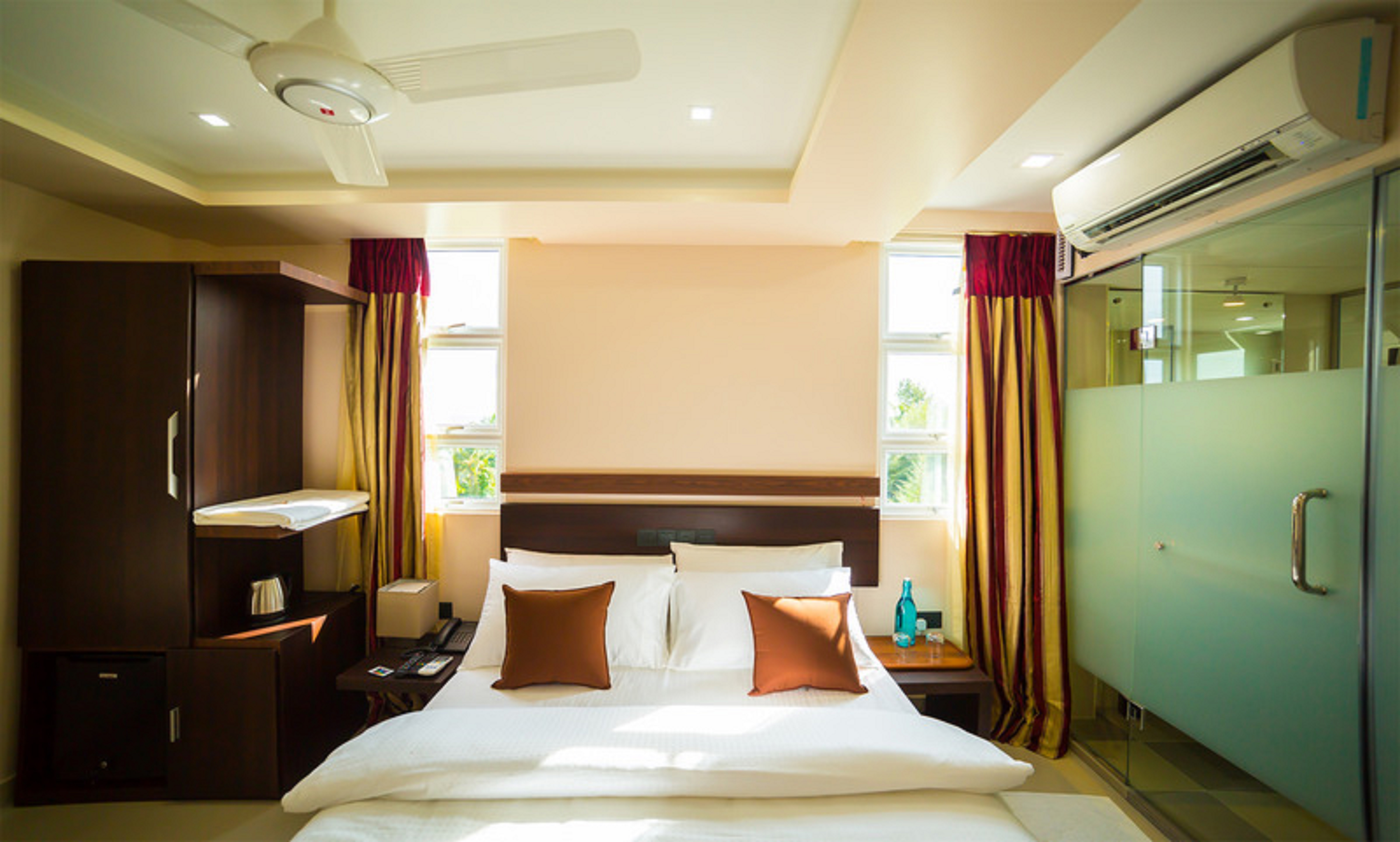 هتل The White Harp Beach Hotel Hulhumalé