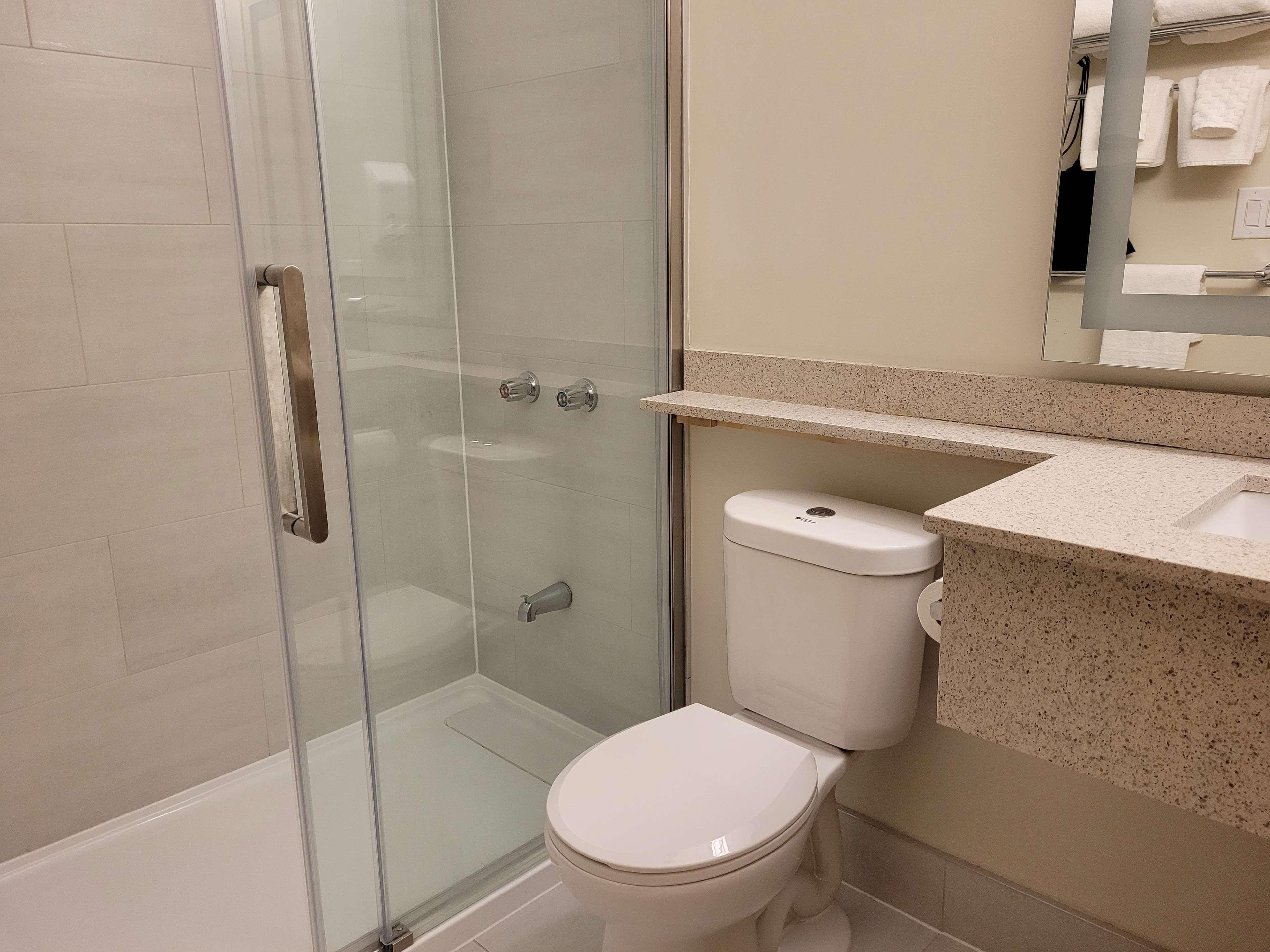 هتل SureStay Plus Hotel by Best Western Kincardine Kincardine