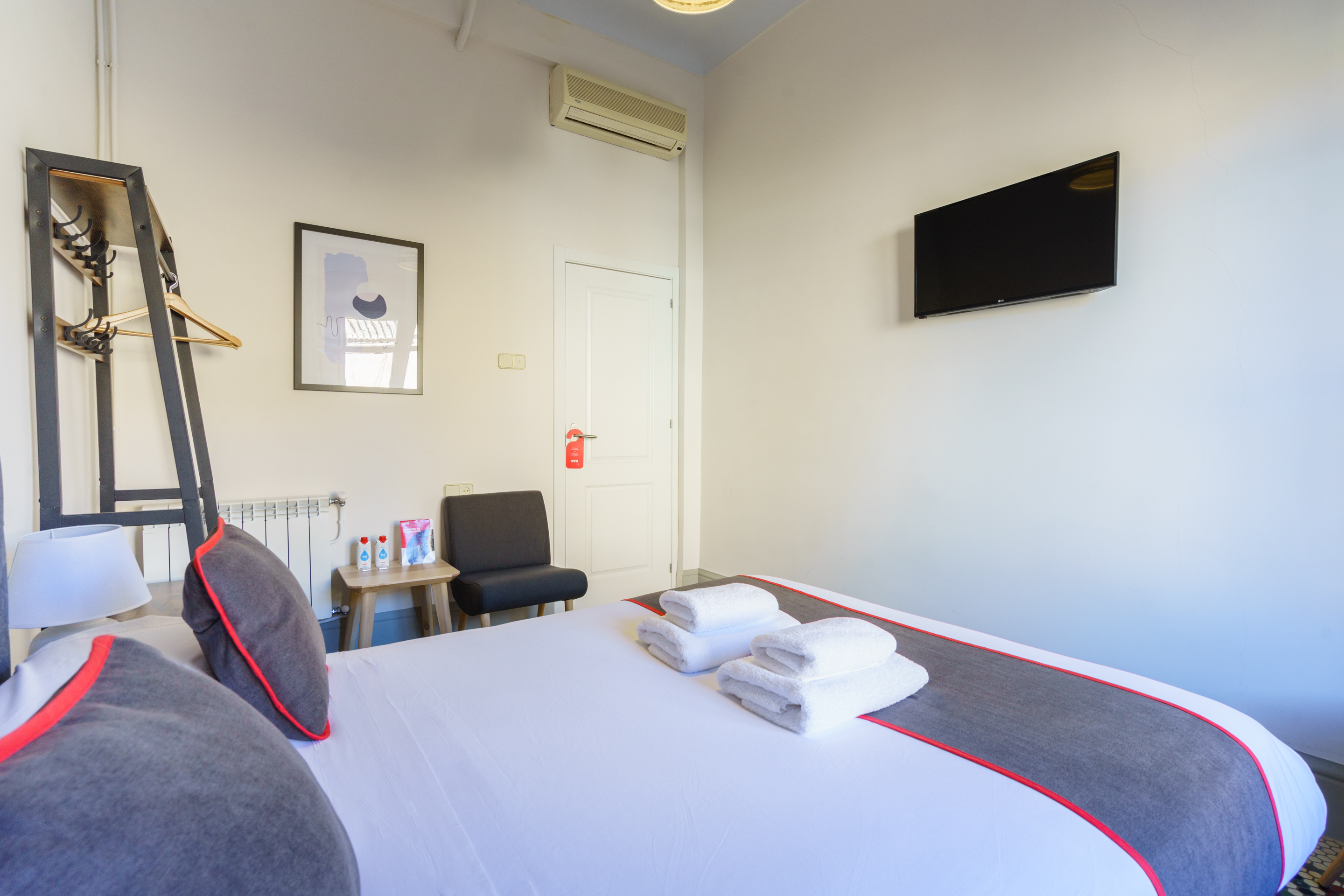 هتل La Perla Granada Suites گرانادا