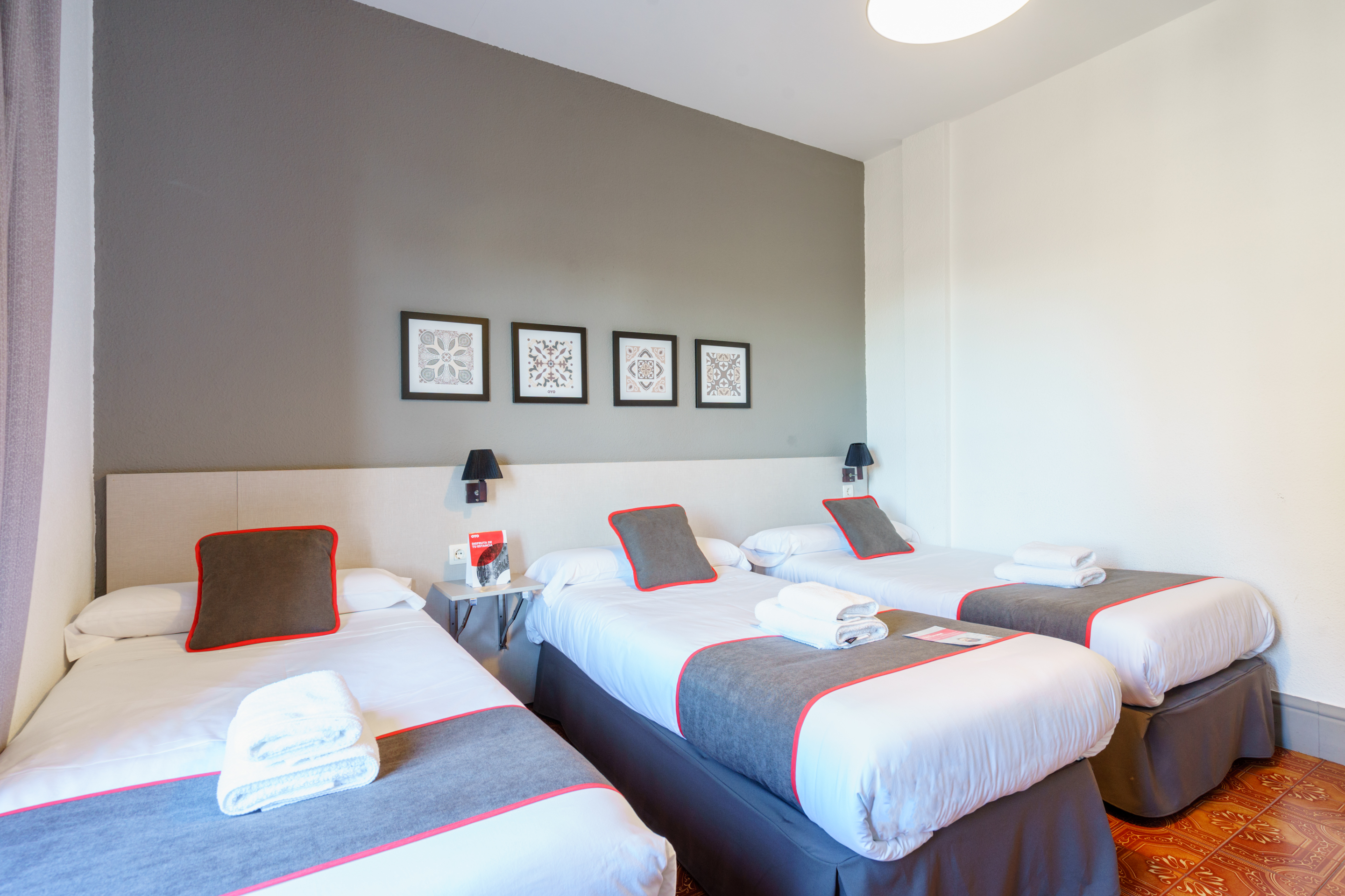 هتل La Perla Granada Suites گرانادا