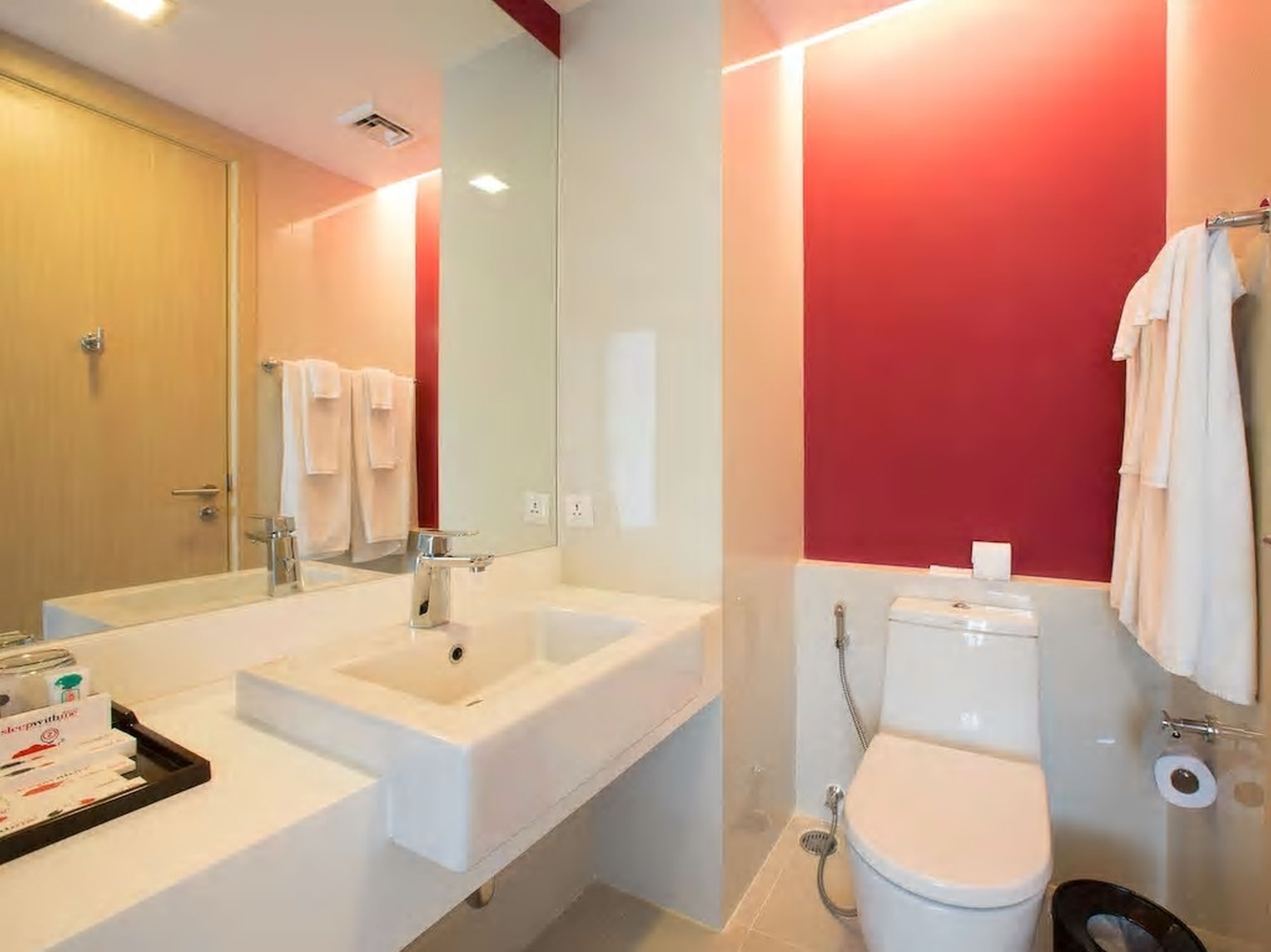 هتل Sleep With Me Design Hotel @ Patong Patong