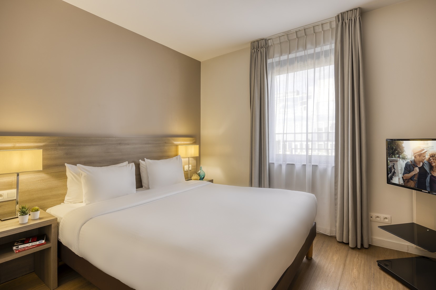 هتل Citadines Toison d'Or Brussels بروکسل