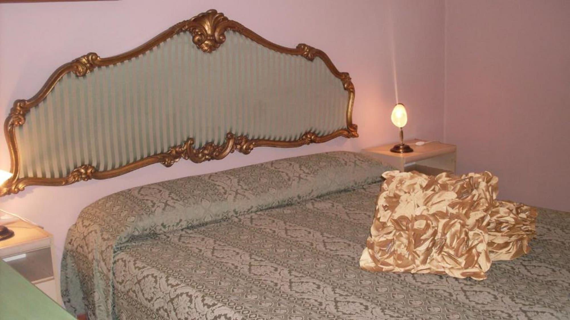 هتل Piccolo Ritz پیستویا