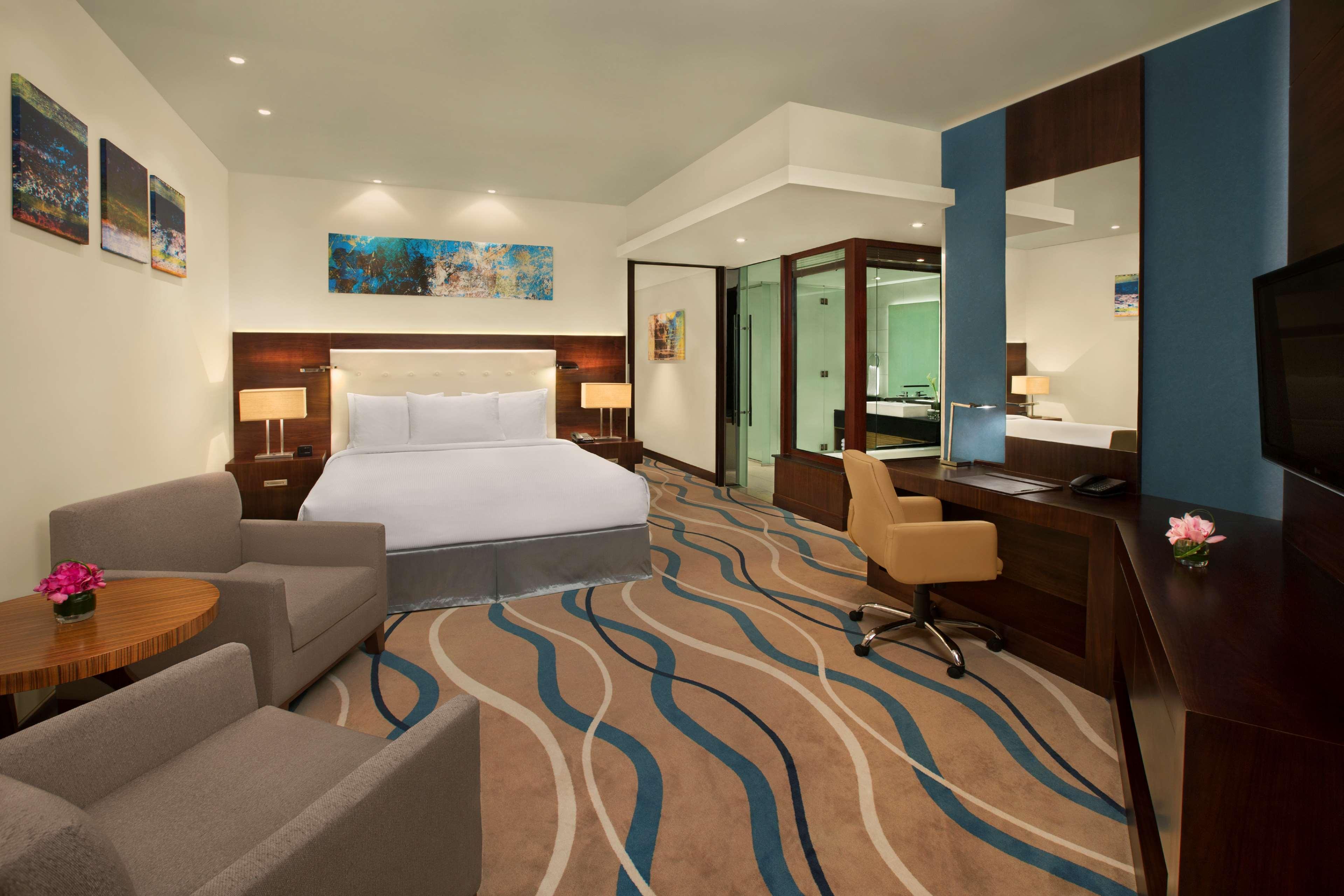 تصاویر Hotel DoubleTree by Hilton Hotel & Residences Dubai Al Barsha