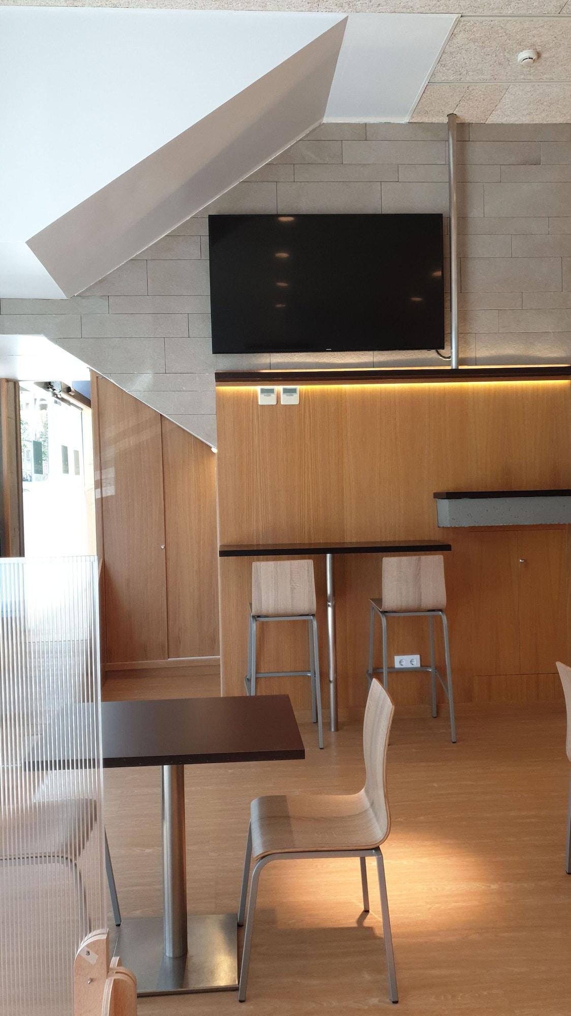 هتل Hotel Esplugues بارسلونا