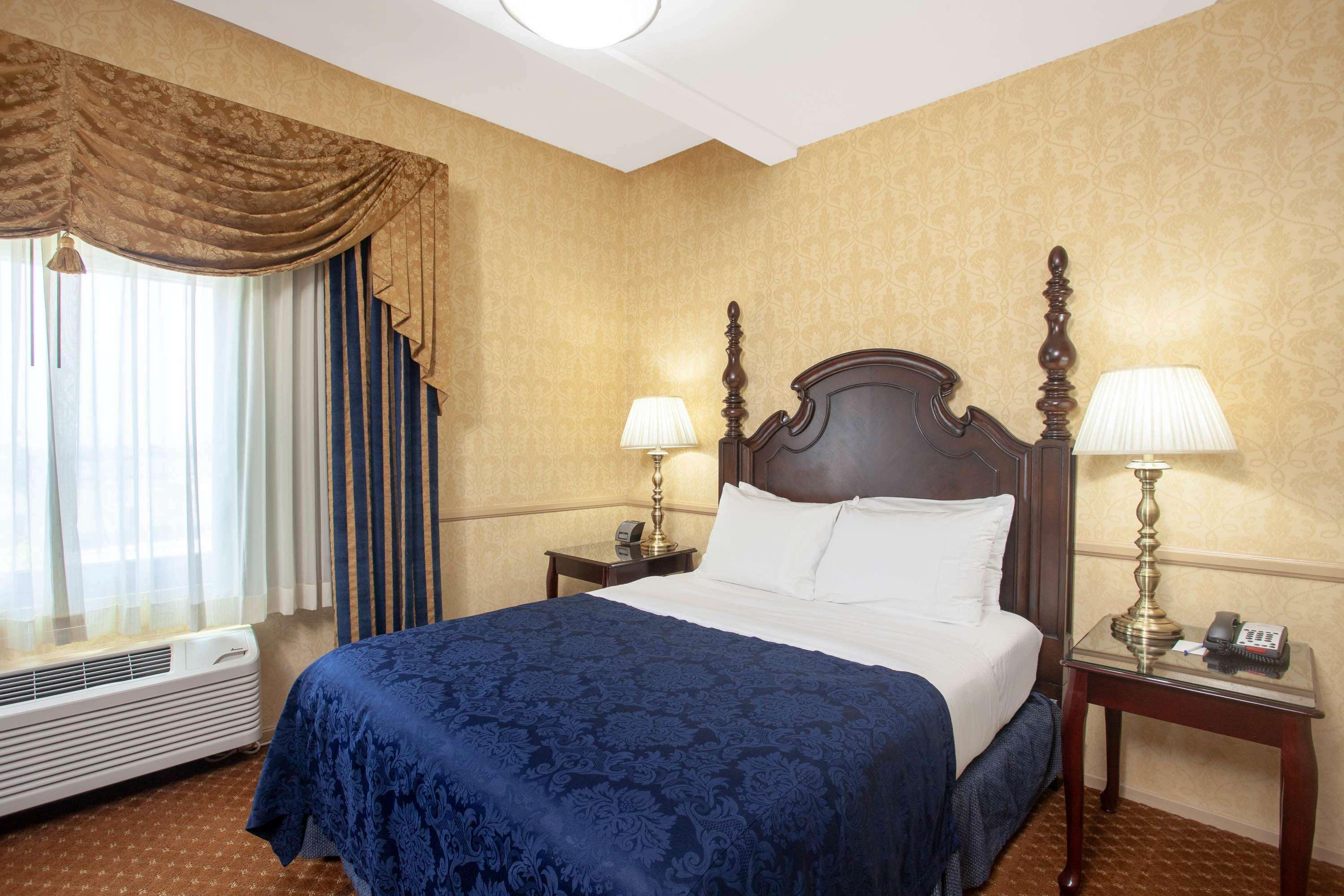 هتل Azure Hotel & Suites Ontario, A Trademark Collection Hotel Ontario