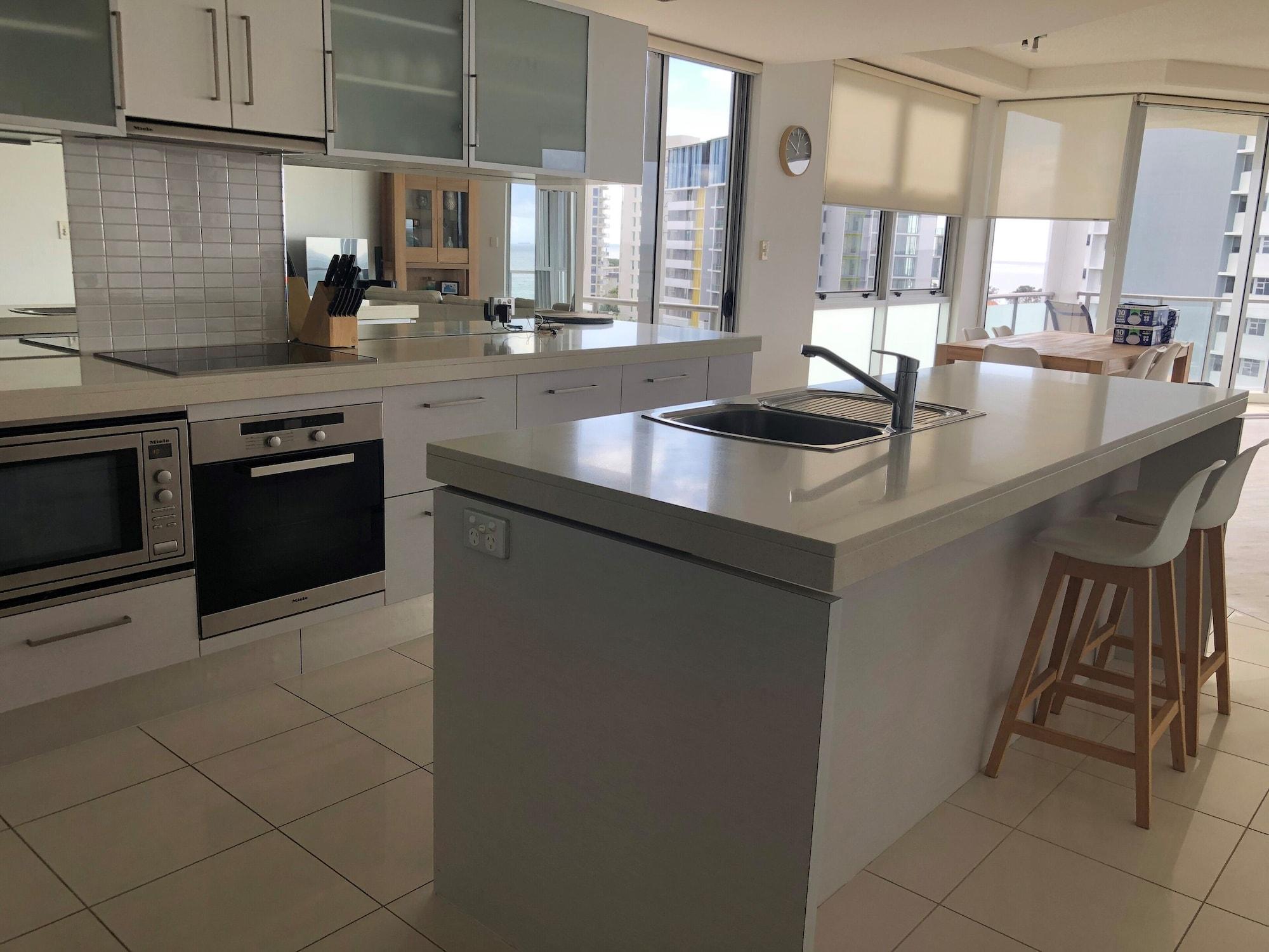 هتل Silver Sea on Sixth Resort Maroochydore