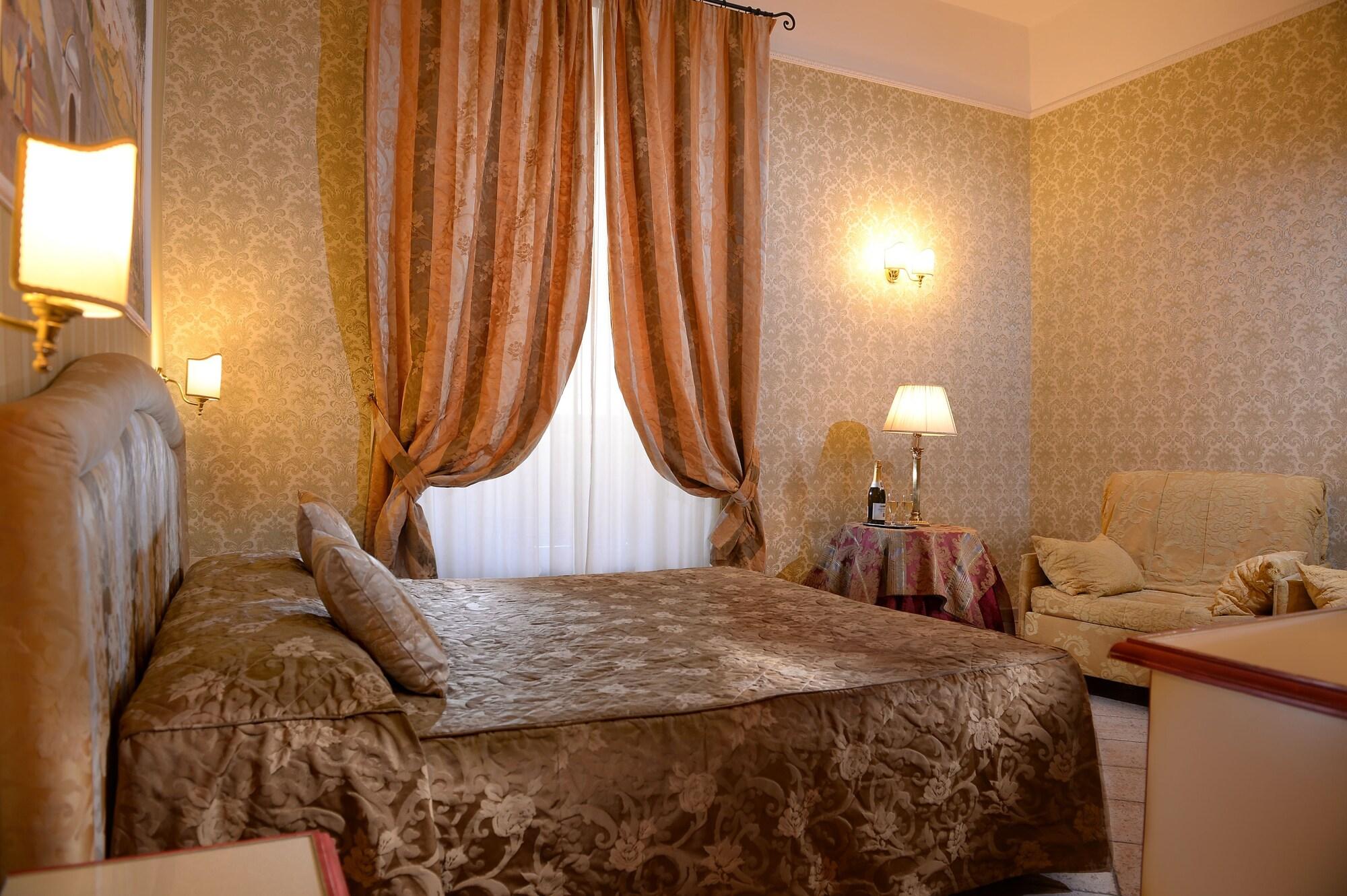 هتل Hotel Golden رم