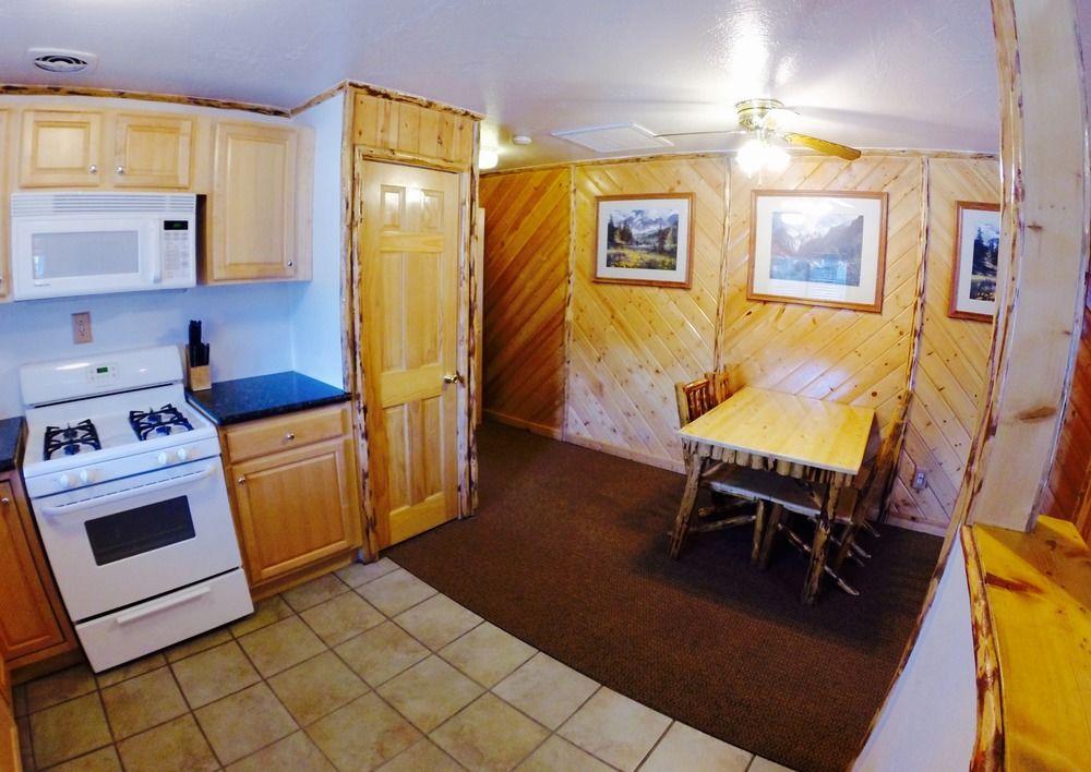 هتل Big Bear Frontier دریاچه بیگ بیر