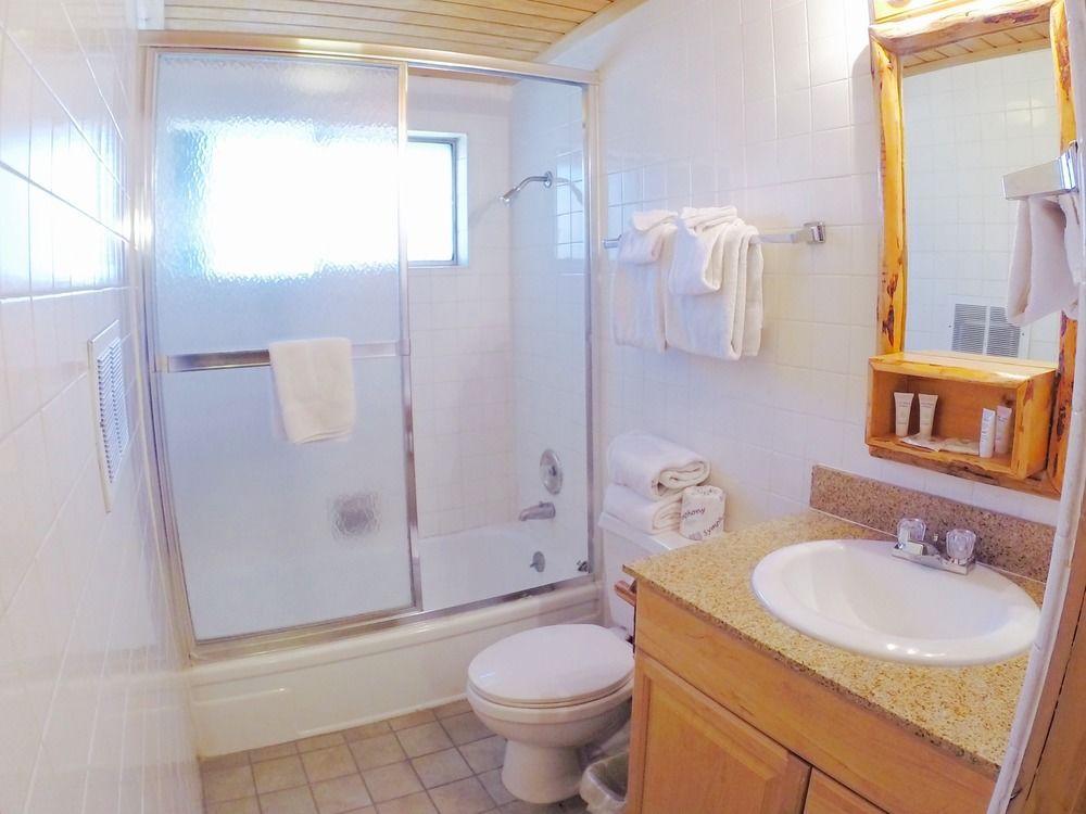 هتل Big Bear Frontier دریاچه بیگ بیر
