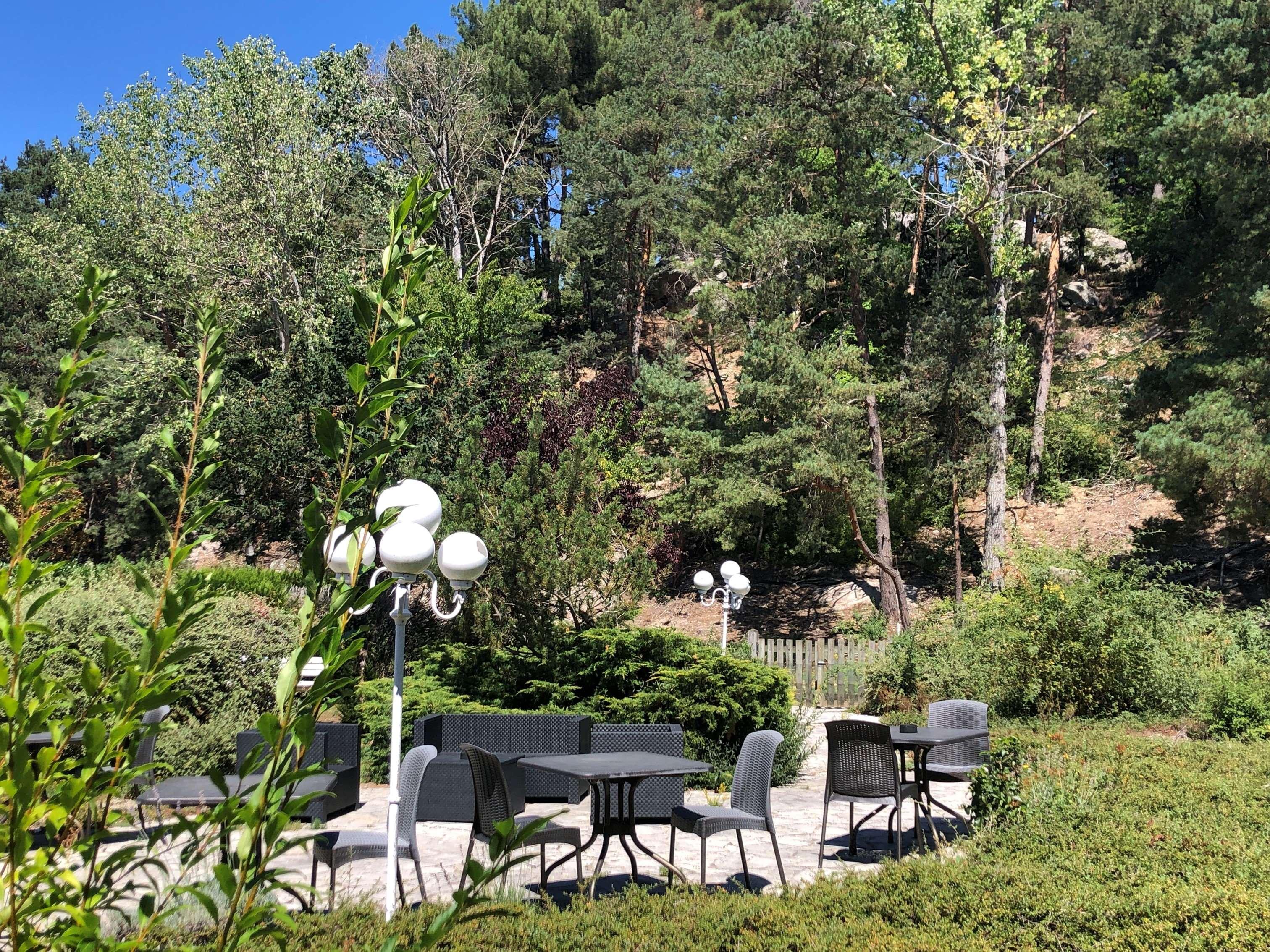 هتل Hotel Kyriad Nemours Nemours