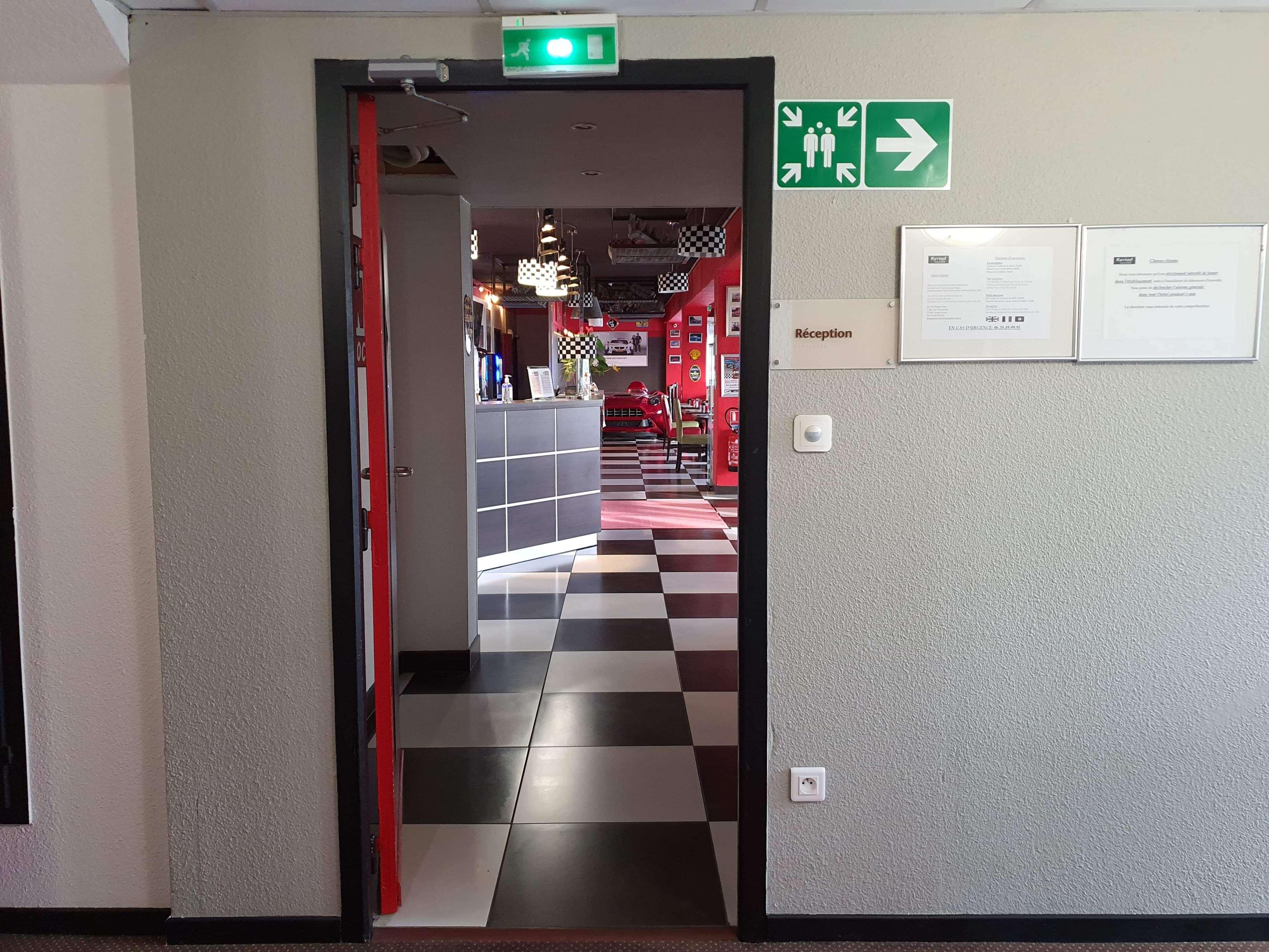 هتل Hotel Kyriad Design ENZO CANNES-ECLUSE Cannes-Écluse