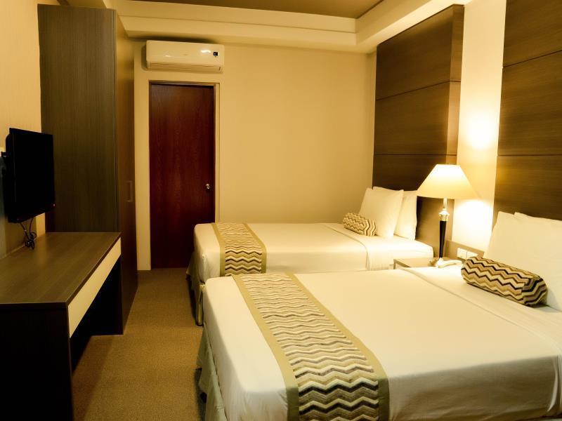 هتل 88 Courtyard Hotel Pasay City