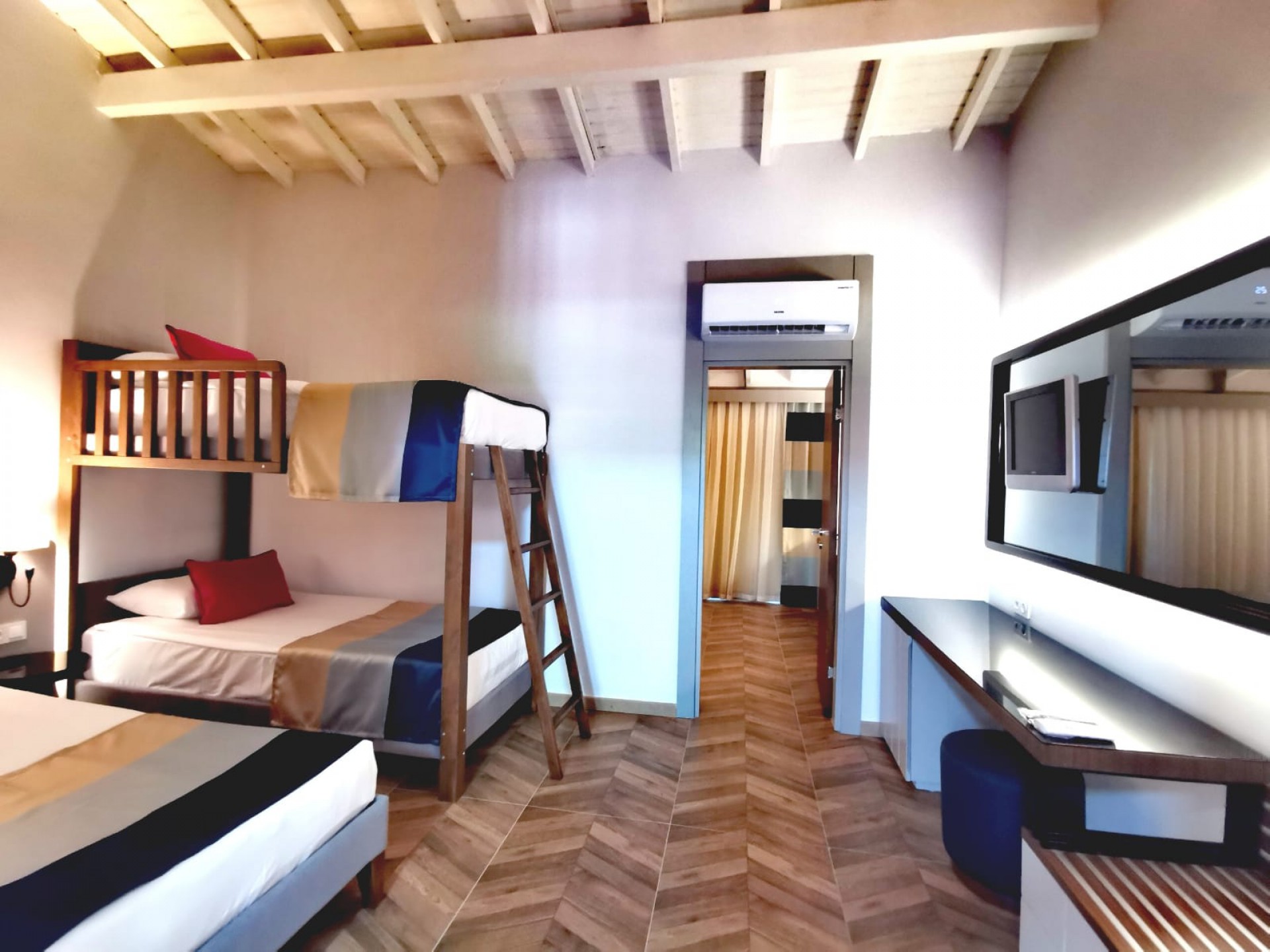 هتل کریستال فلورا بیچ ریزورت بلدیبی