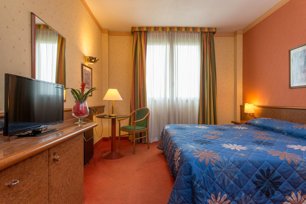 هتل Meditur Hotel Pomezia Pomezia