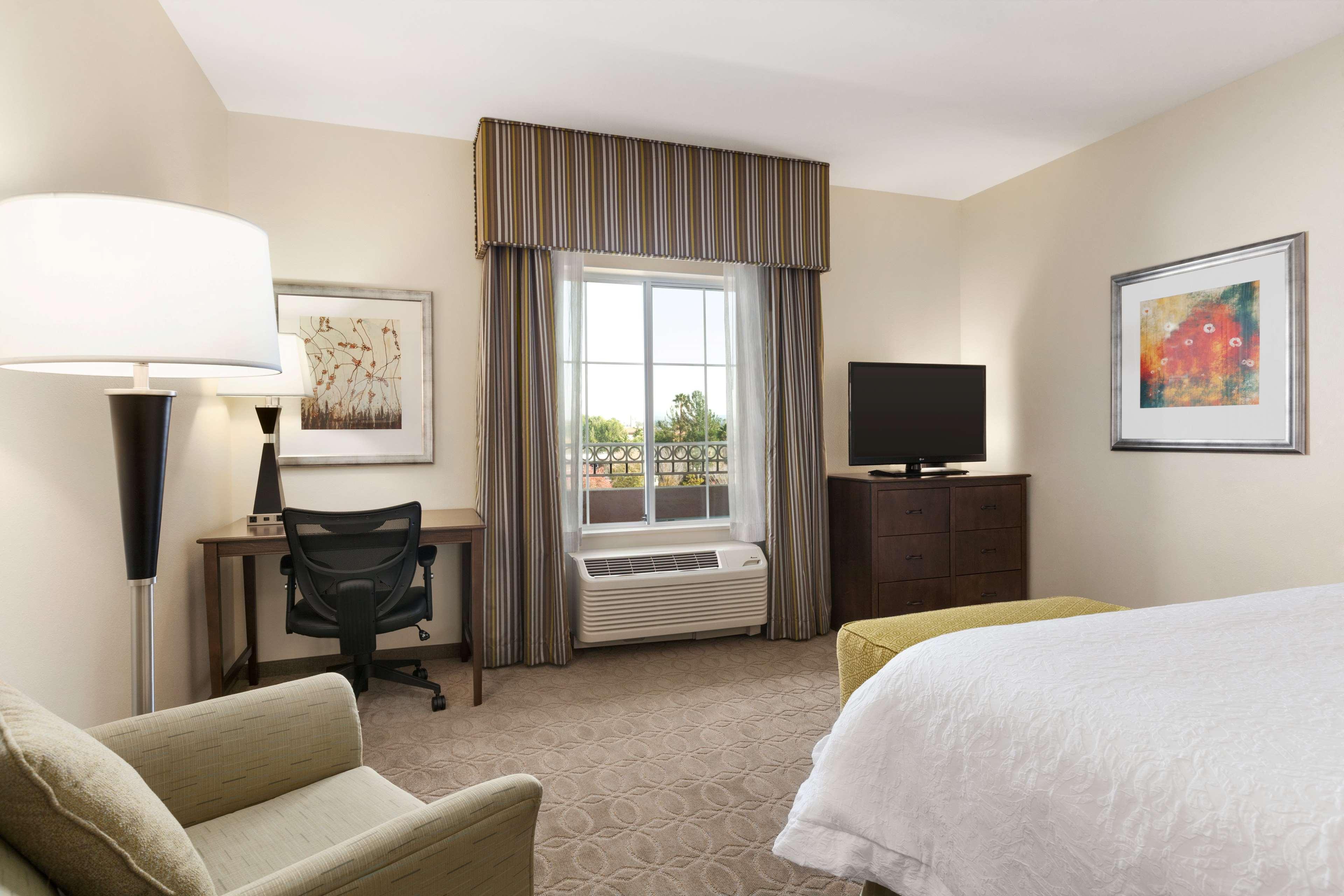 تصاویر Hotel Hampton Inn & Suites San Bernardino