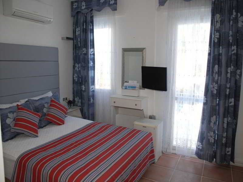 هتل The Corner Bitez