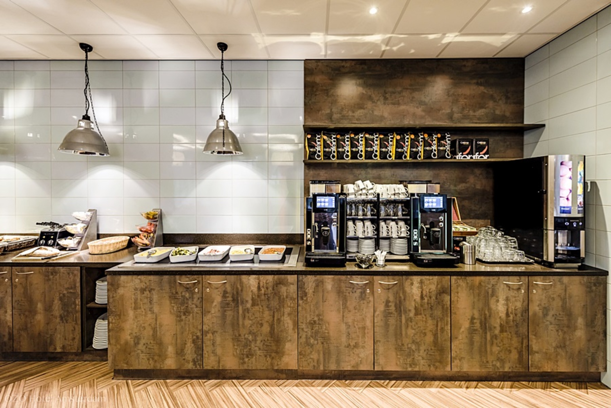 هتل ازو آمستردام آمستردام