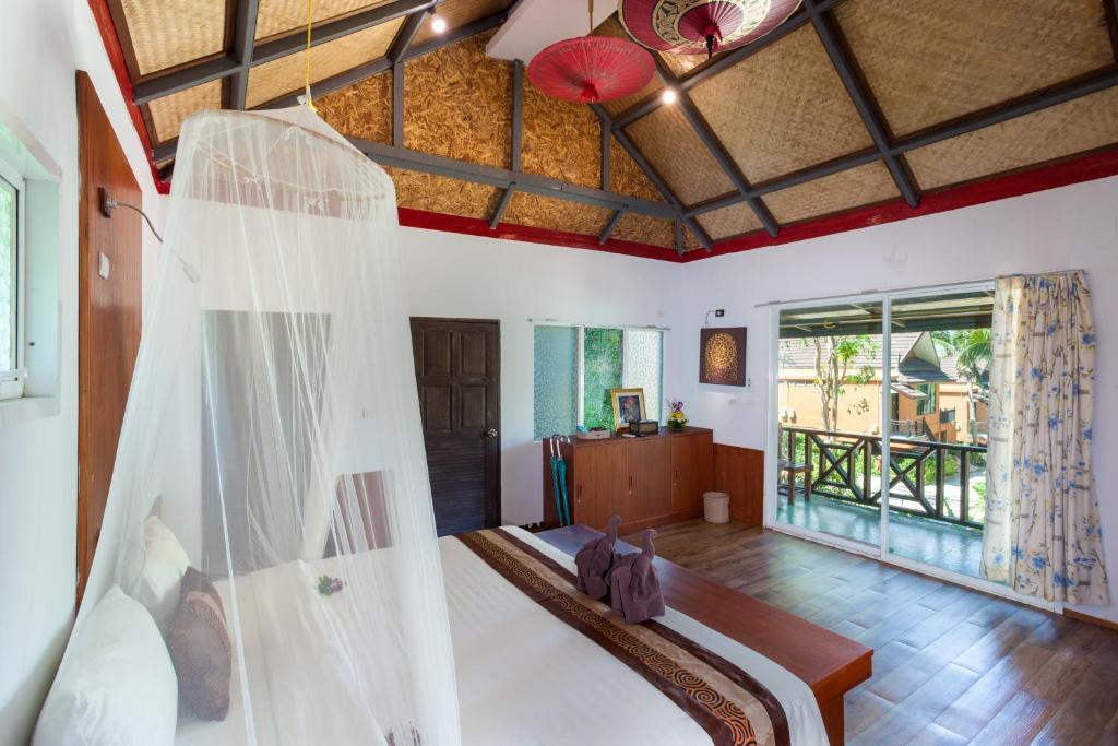 هتل Phi Phi Long Beach Resort & Villa Phi Phi Island / Ko Pee Pee