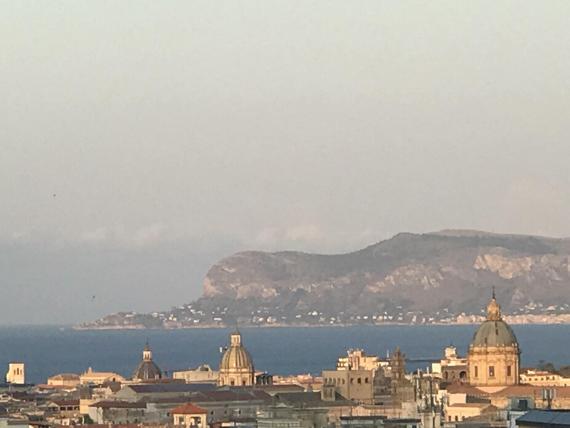 هتل Camelot Bed & Breakfast پالرمو