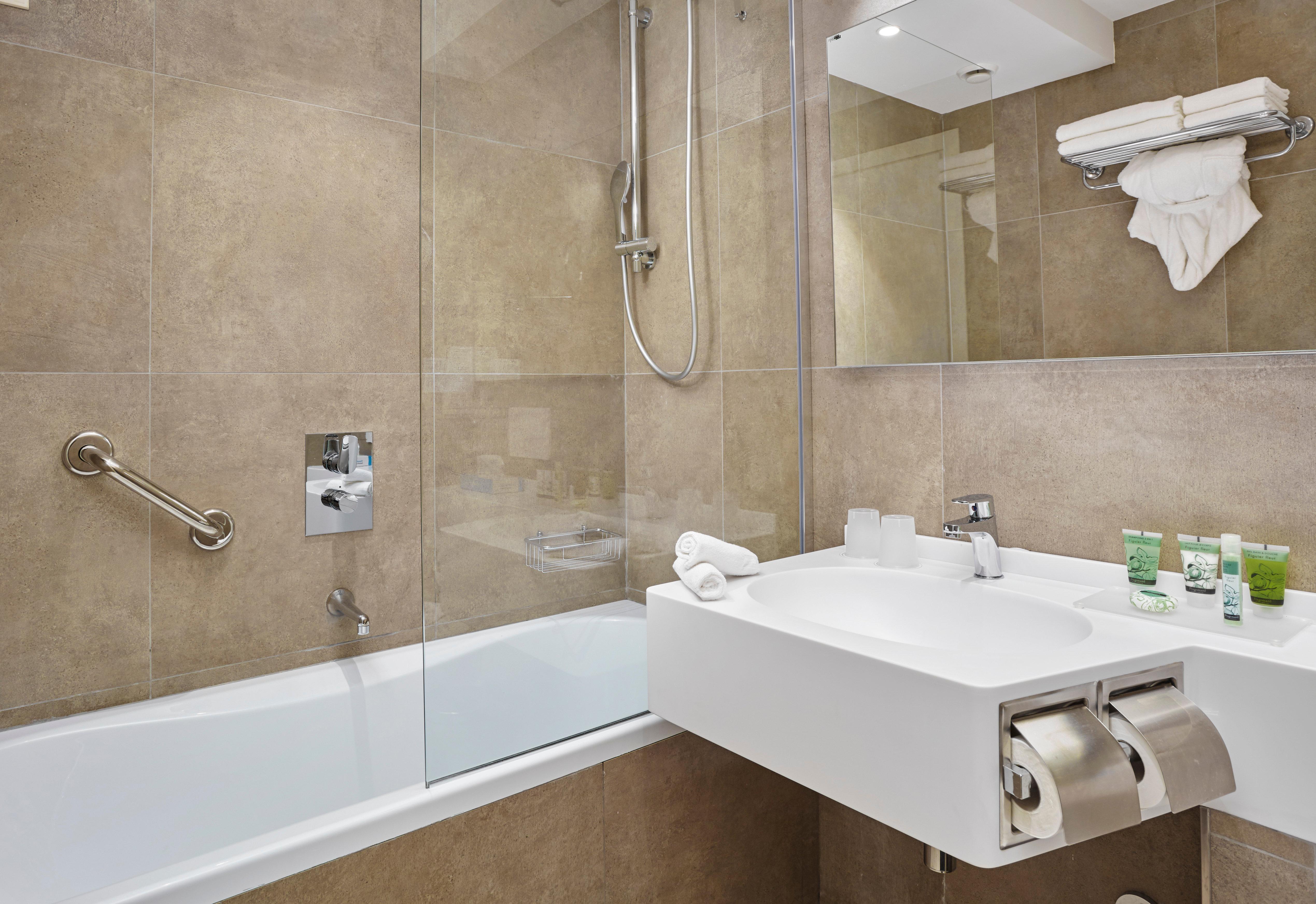 هتل Crowne Plaza St. Peter's رم