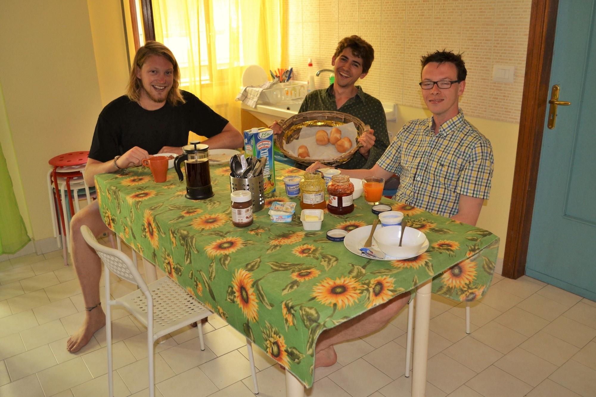 هتل Olive Tree باری