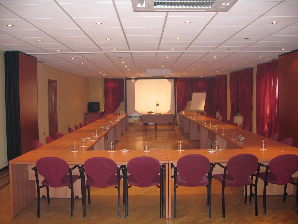 هتل Hotel Las Gacelas by Selecta Becerril De La Sierra