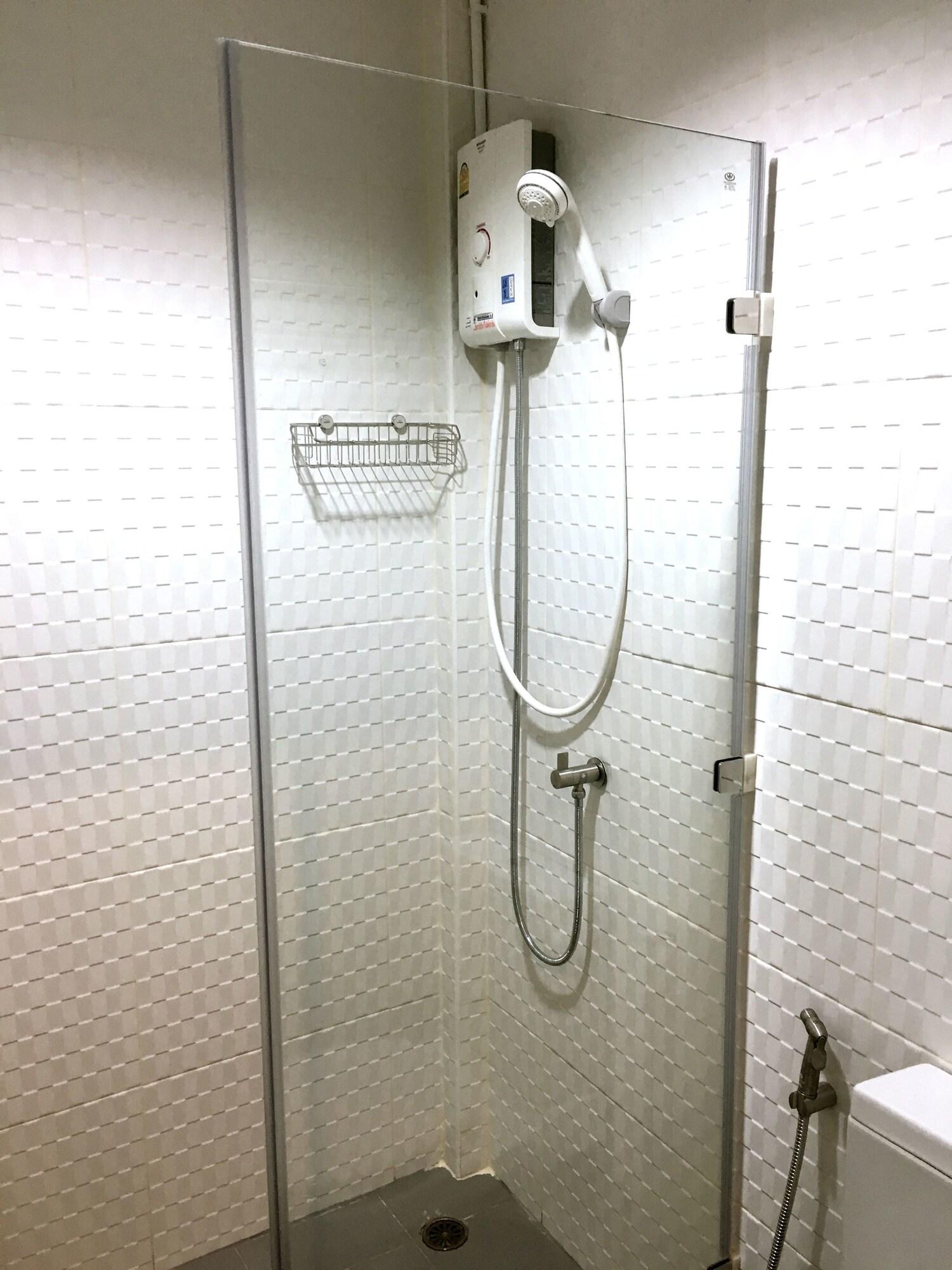 هتل Urban Hostel Bangkok بانگکوک