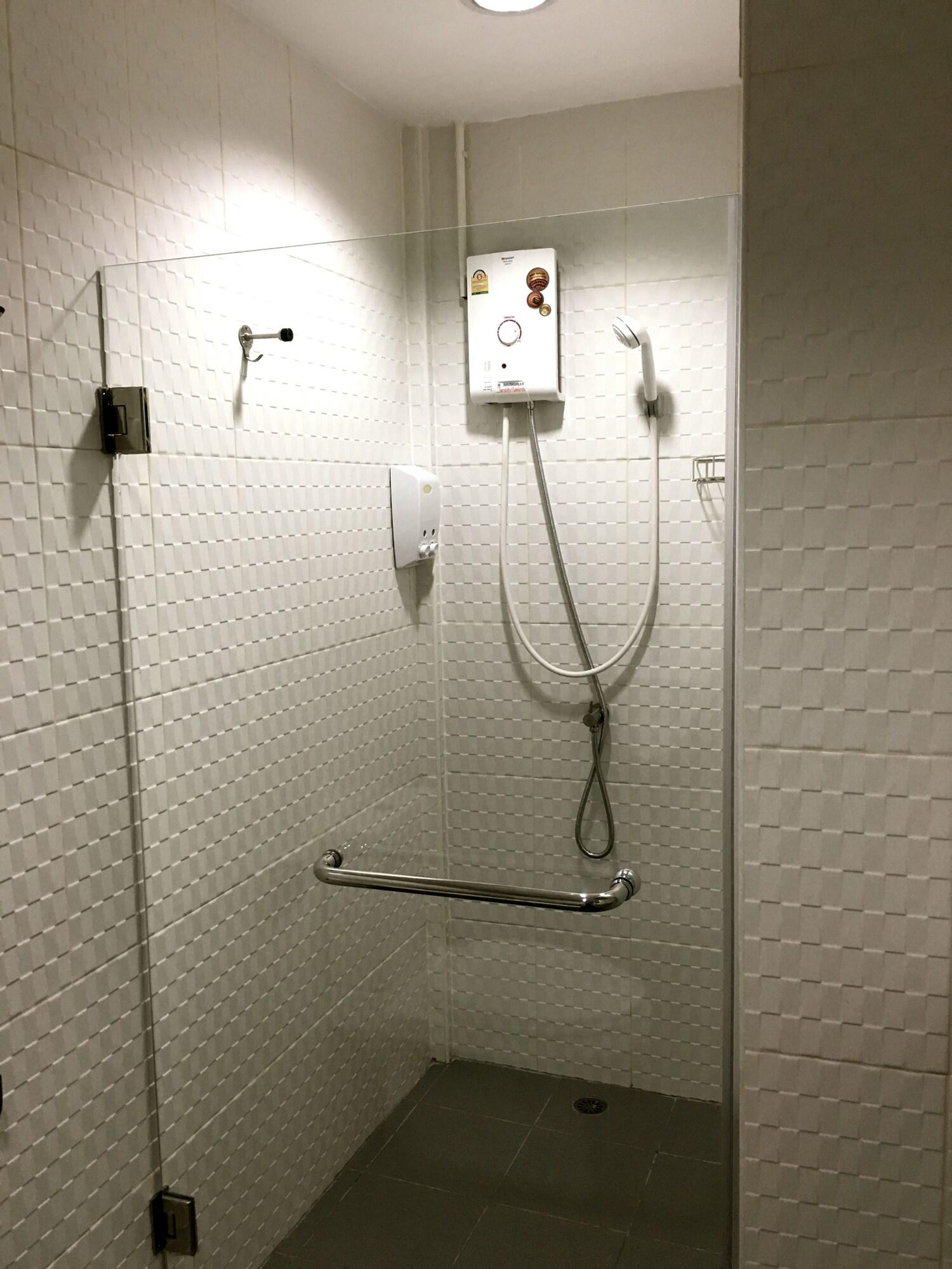 هتل Urban Hostel Bangkok بانگکوک
