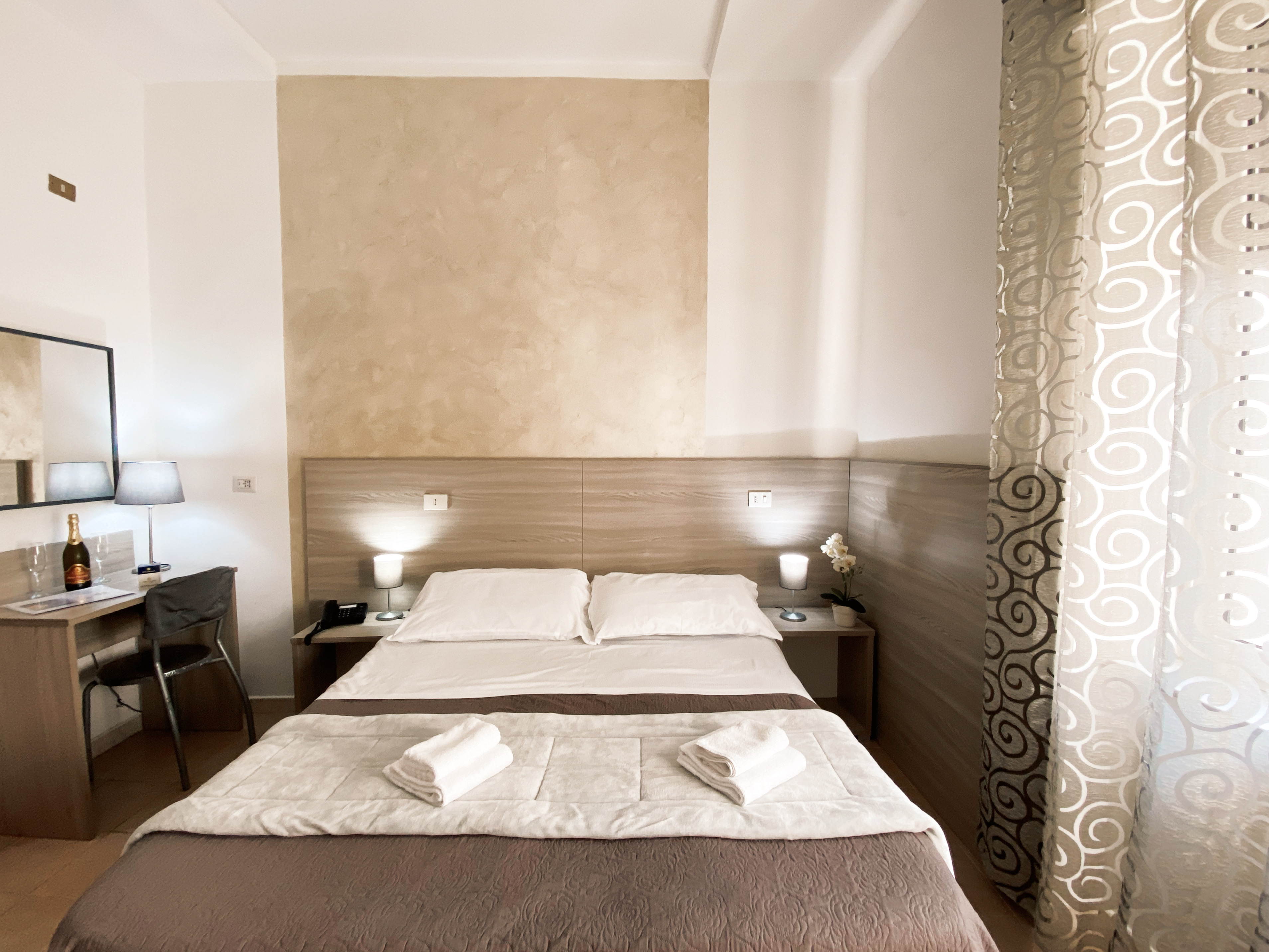 هتل Hotel Colombo ناپل