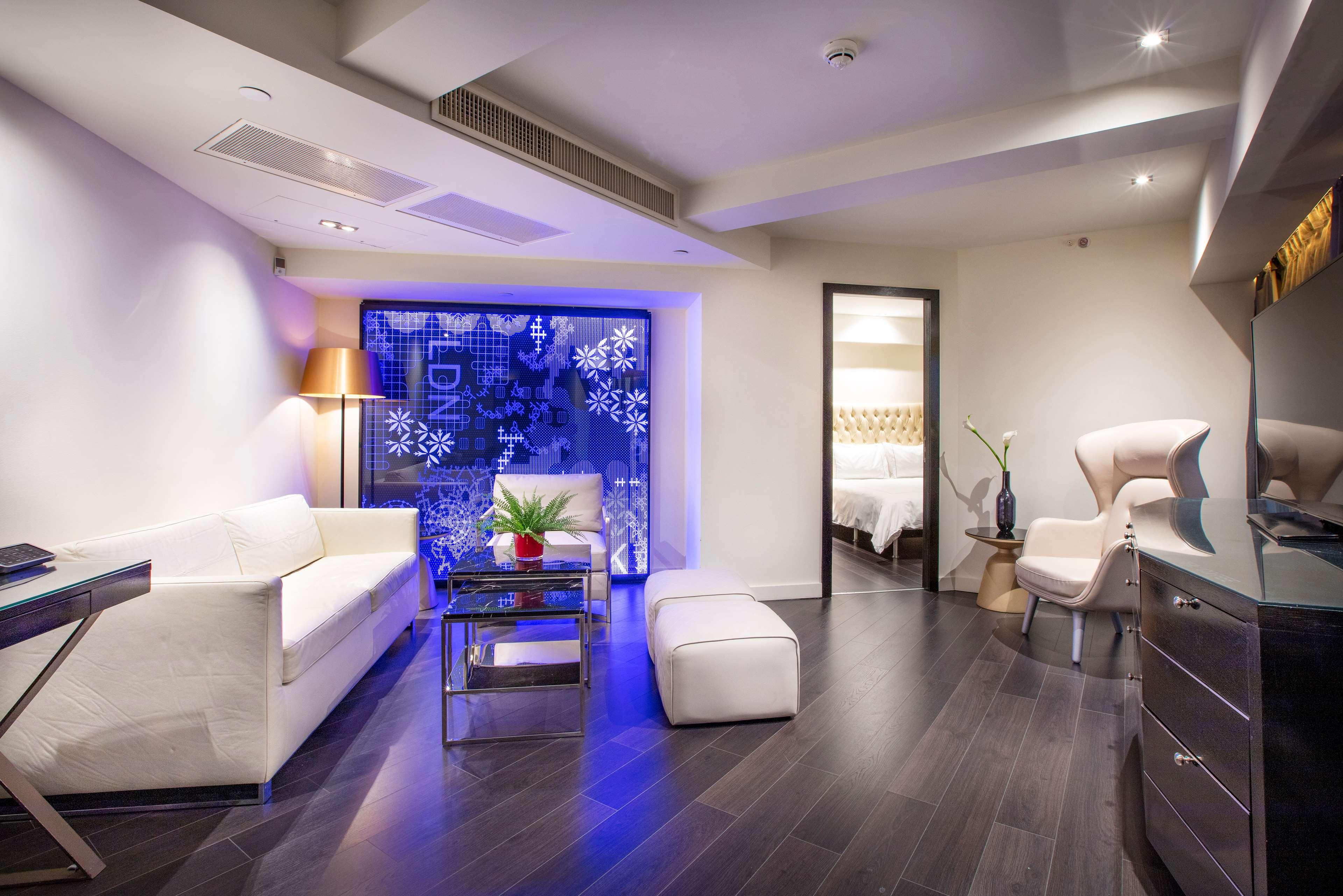 هتل Park Plaza Riverbank London لندن