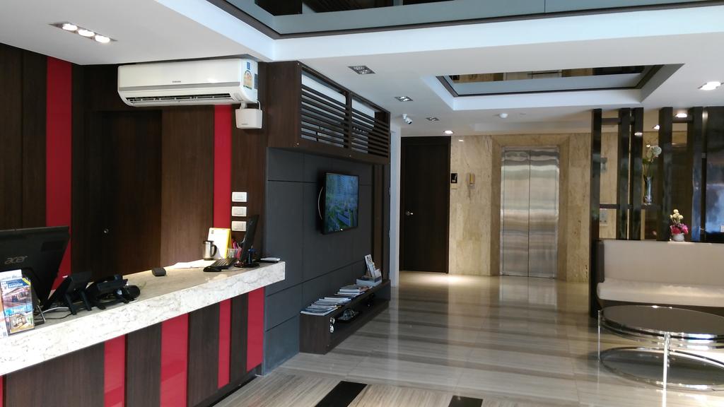 هتل Ten Ekamai Suites Serviced Apartment بانگکوک