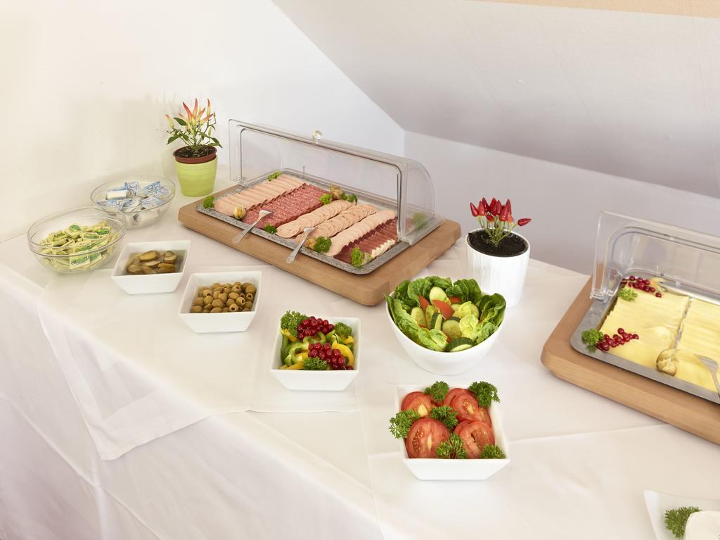 هتل AZIMUT Hotel Erding Erding