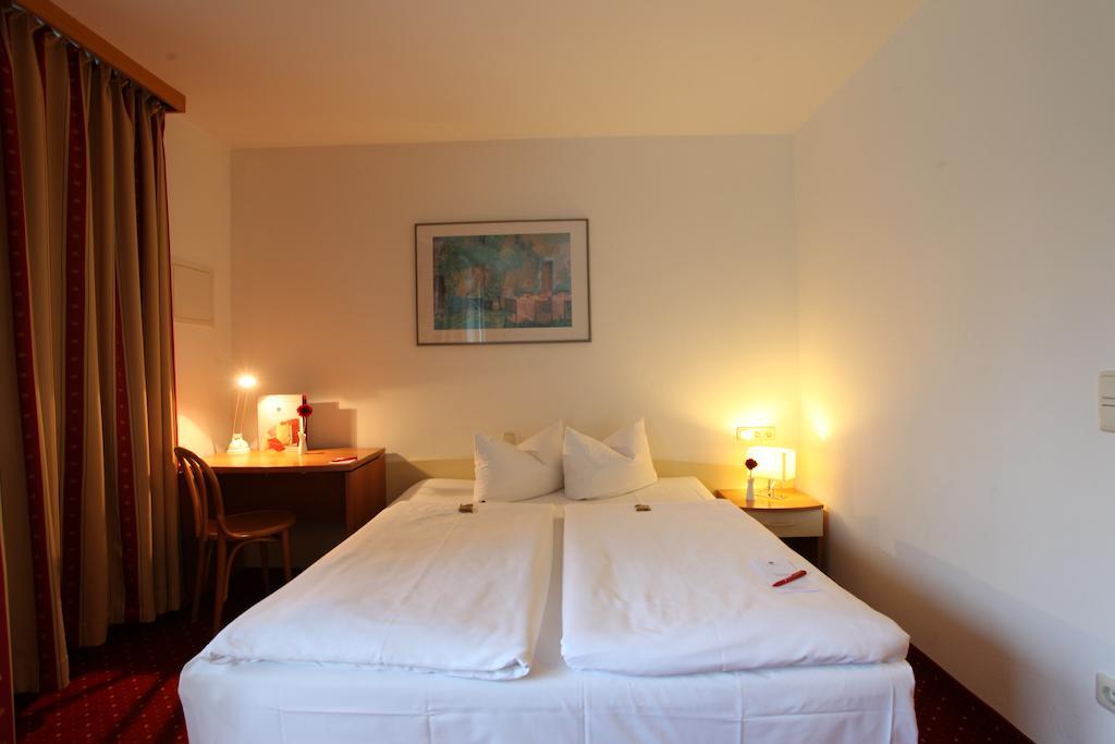 هتل AZIMUT Hotel Erding Erding