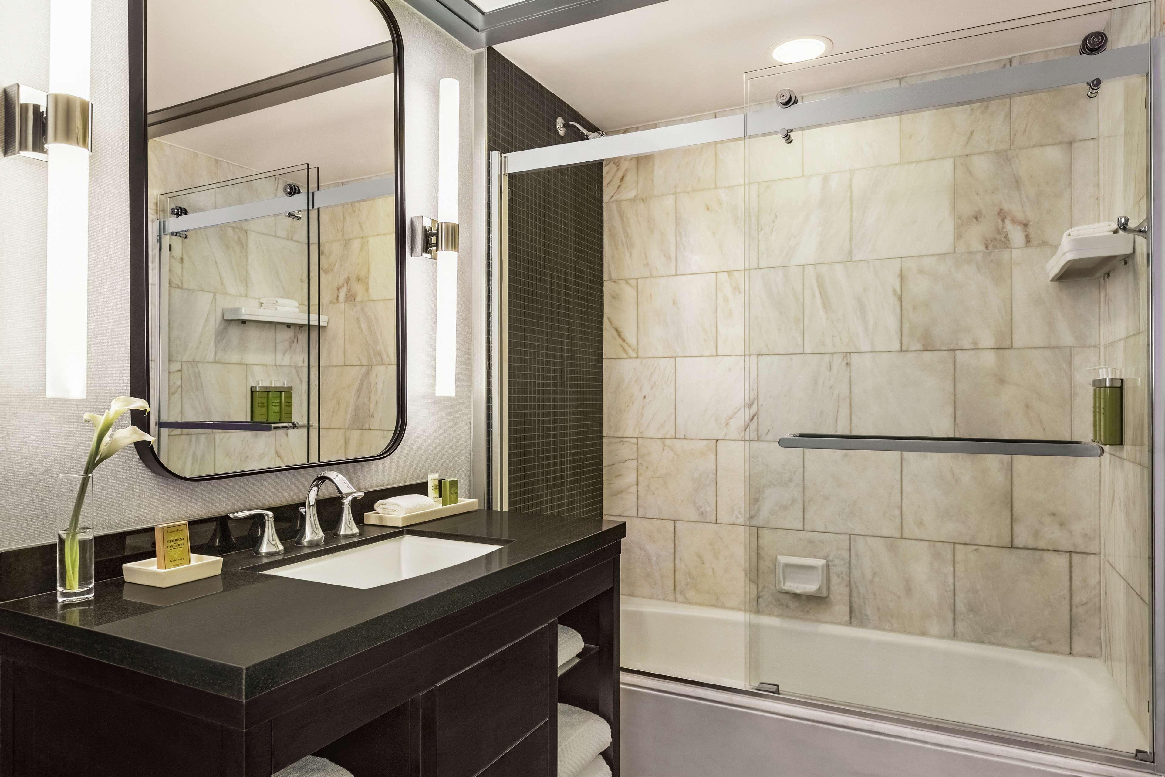 هتل Hilton Checkers Los Angeles لس آنجلس