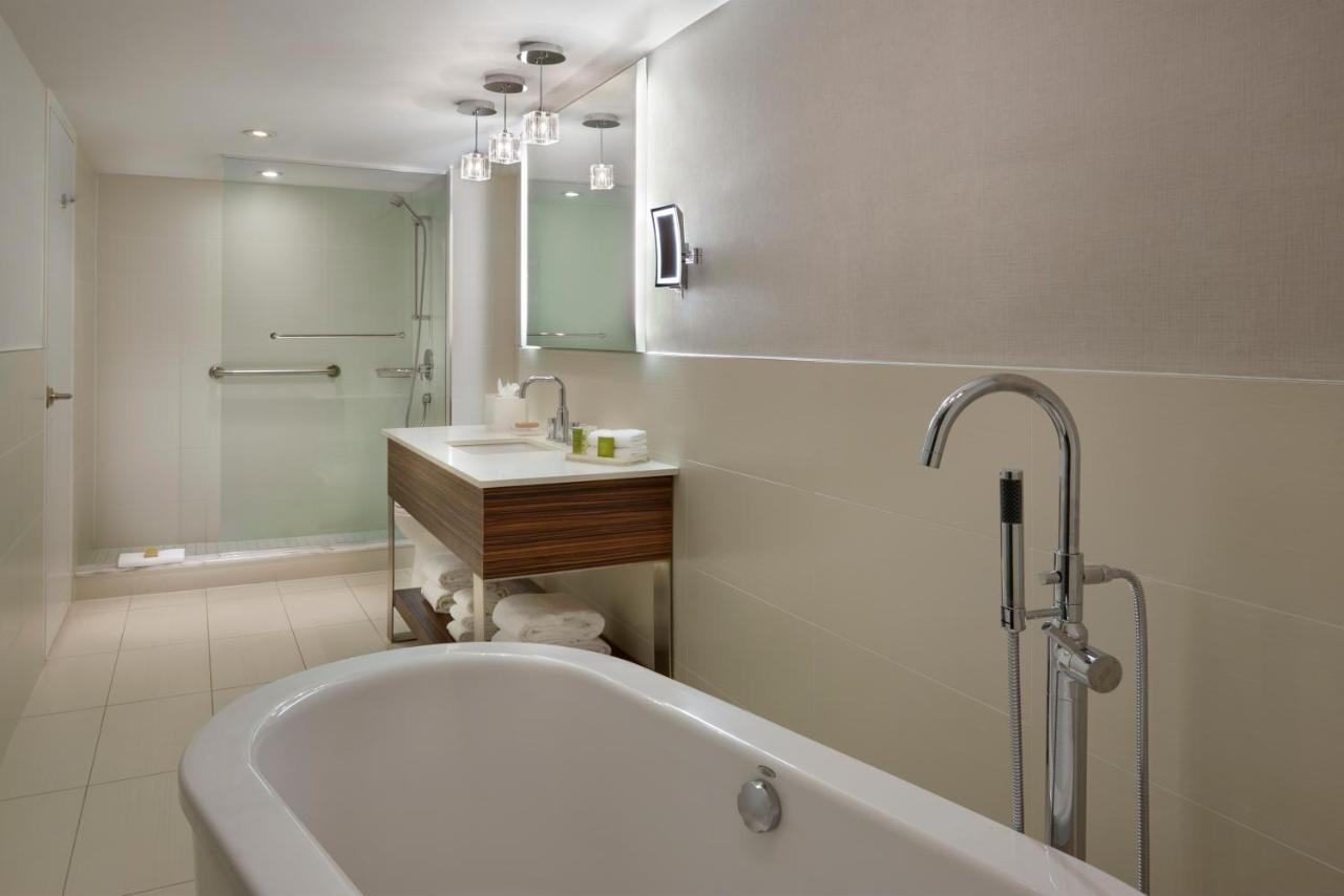 هتل Hilton Toronto Airport تورنتو