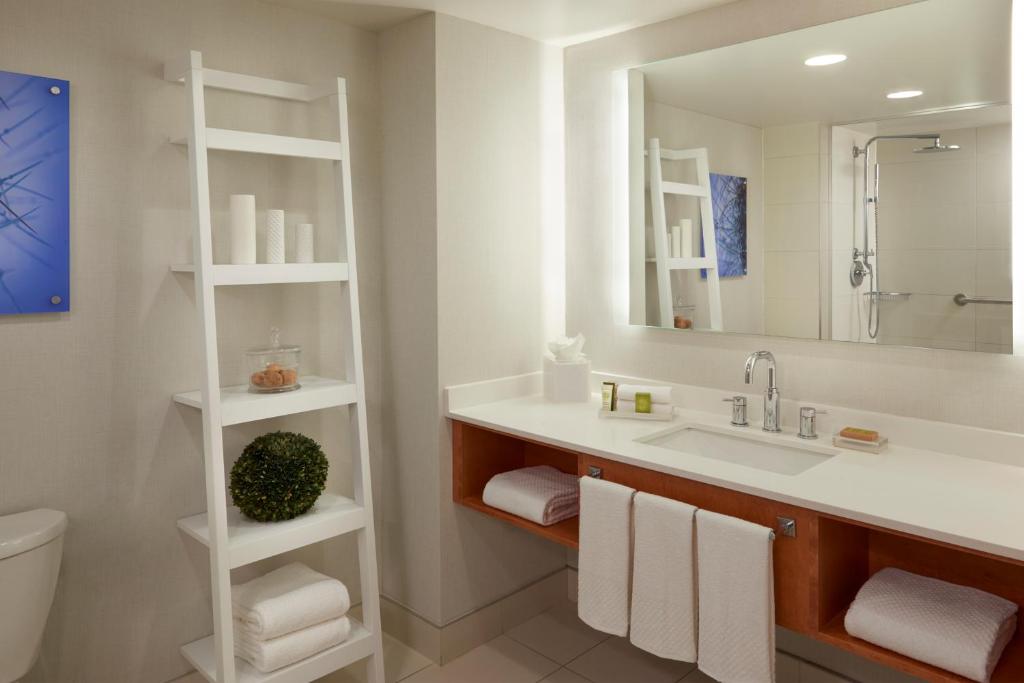 هتل Hilton Toronto Airport تورنتو