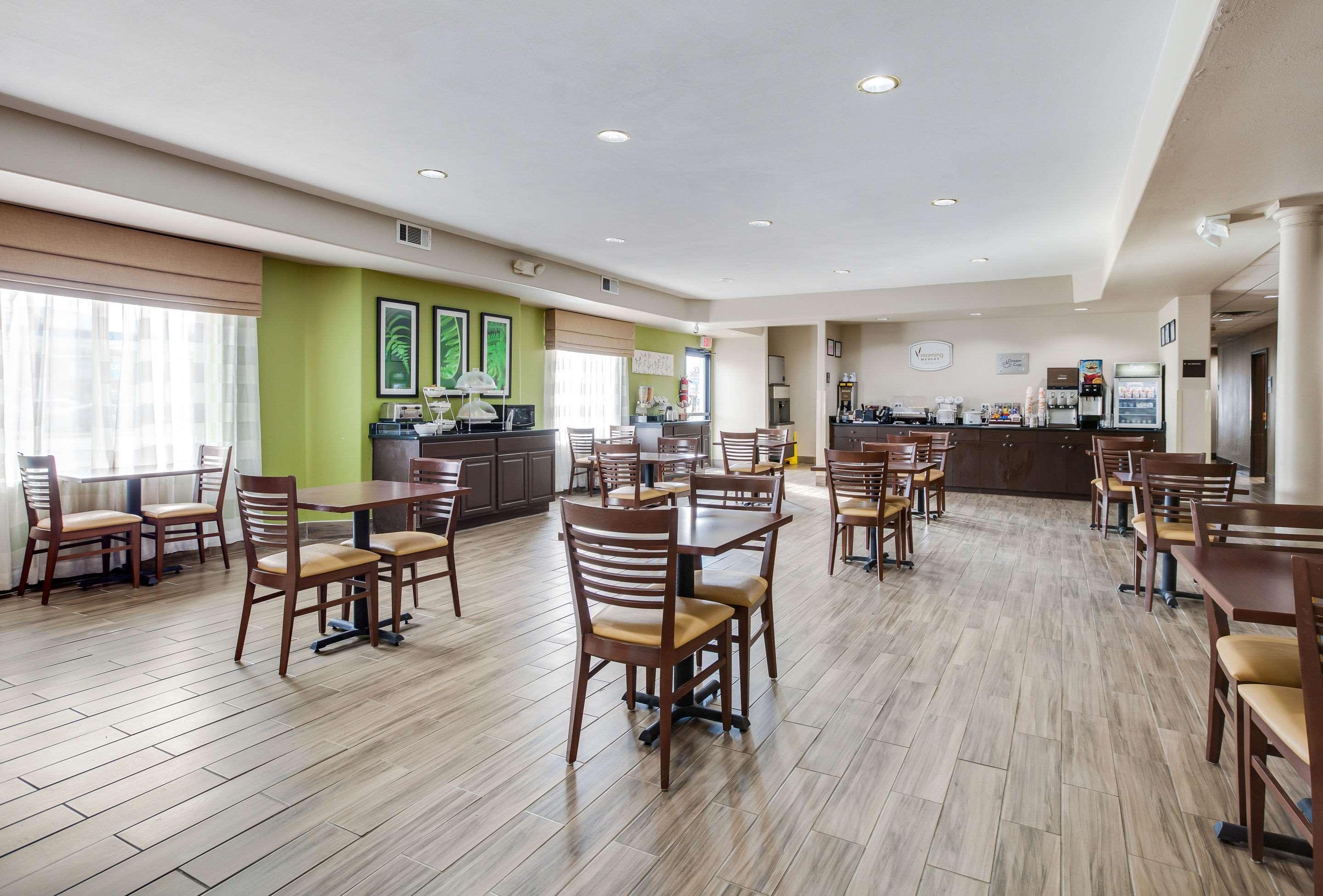 هتل Sleep Inn & Suites میلان