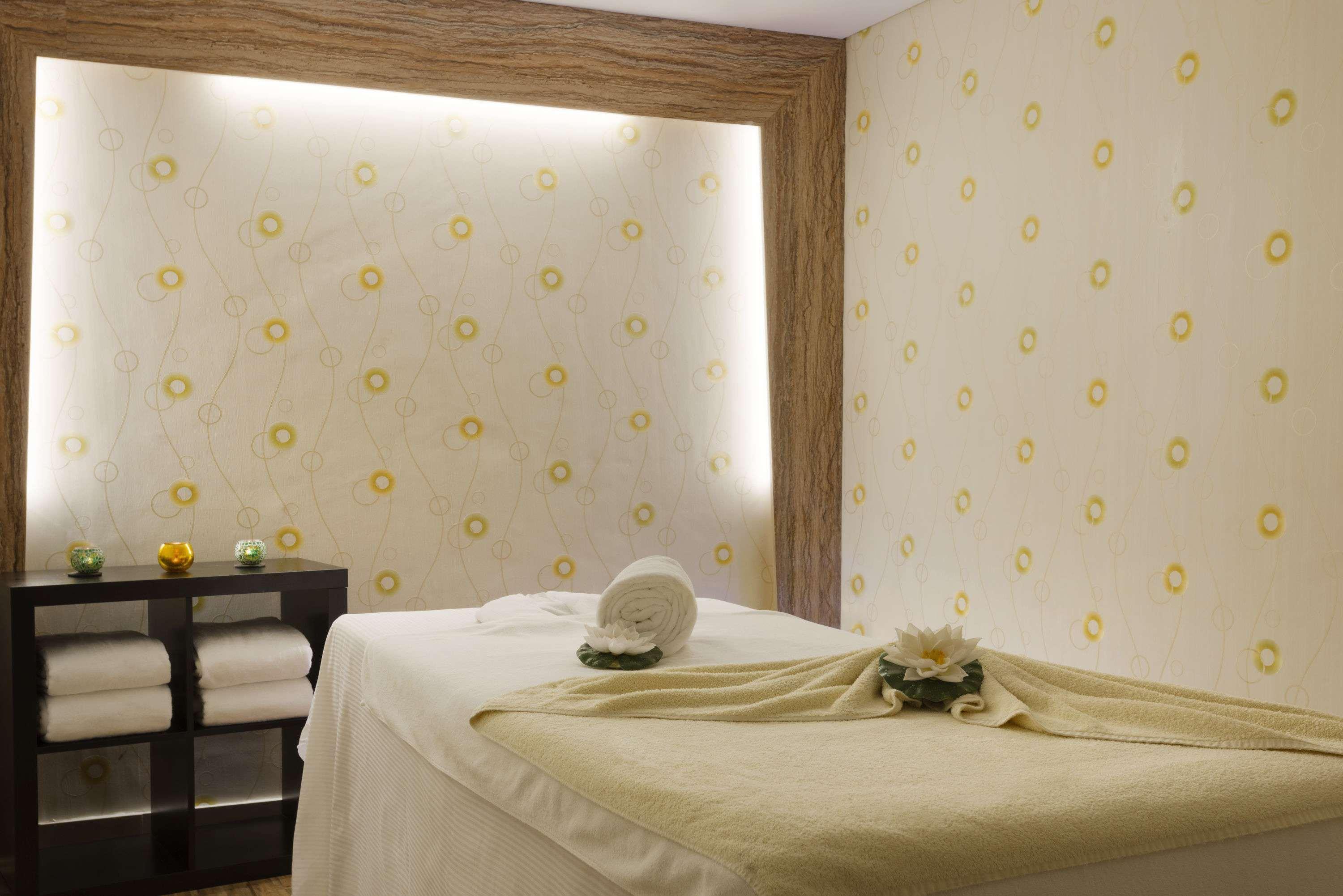 هتل Ramada by Wyndham Abu Dhabi Corniche ابوظبی