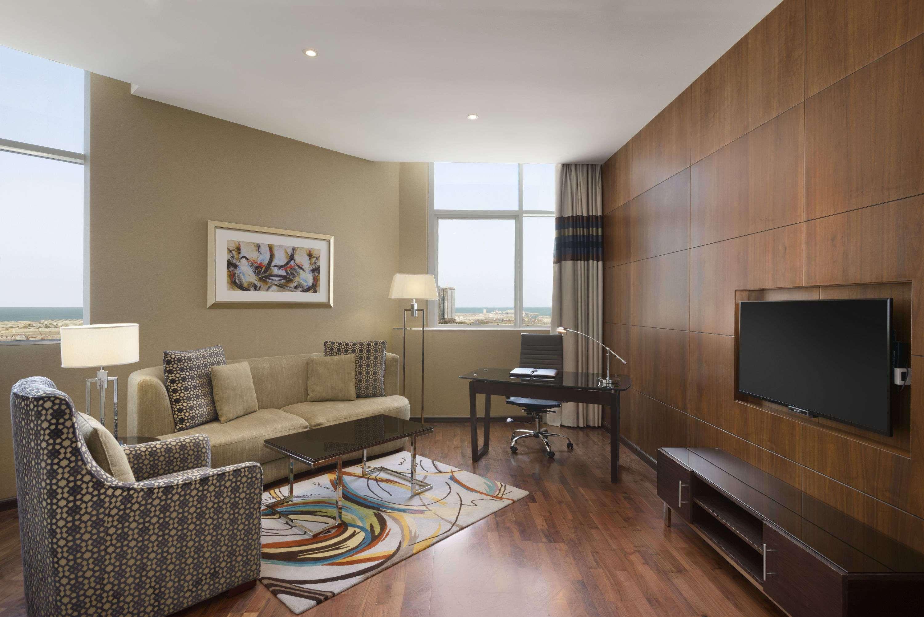 هتل Ramada by Wyndham Abu Dhabi Corniche ابوظبی