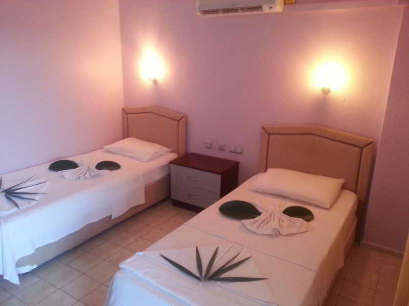 هتل Hotel London Blue مارماریس