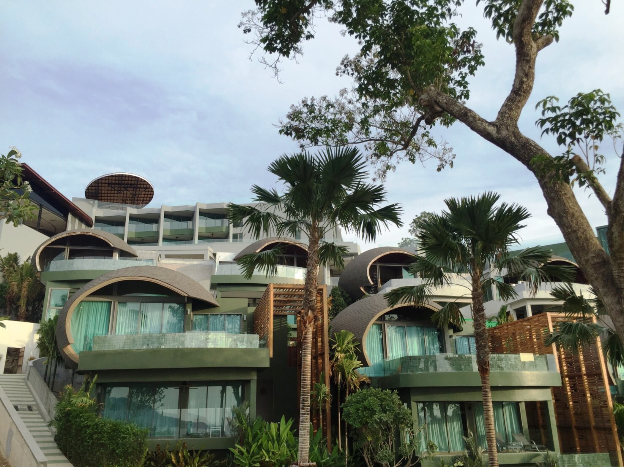 Hotel Crest Resort & Pool Villas