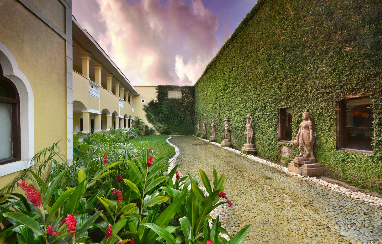 هتل The LaLiT Golf & Spa Resort Goa Canacona